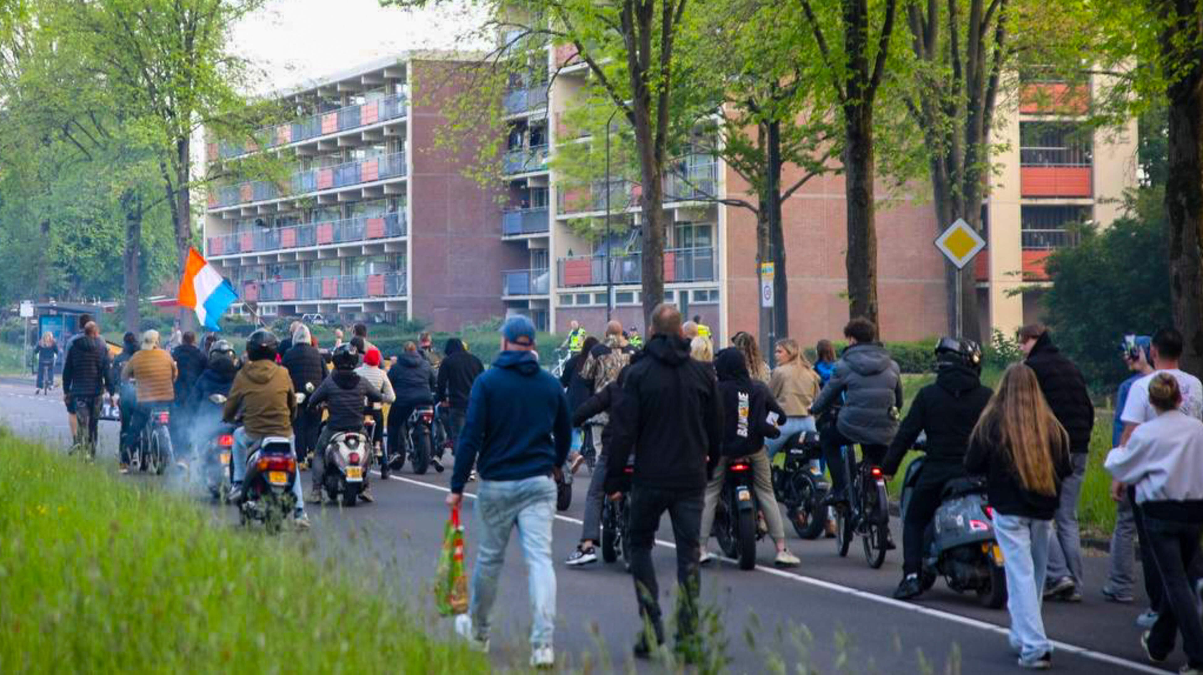 26 aanhoudingen bij uit de hand gelopen asielprotest Apeldoorn