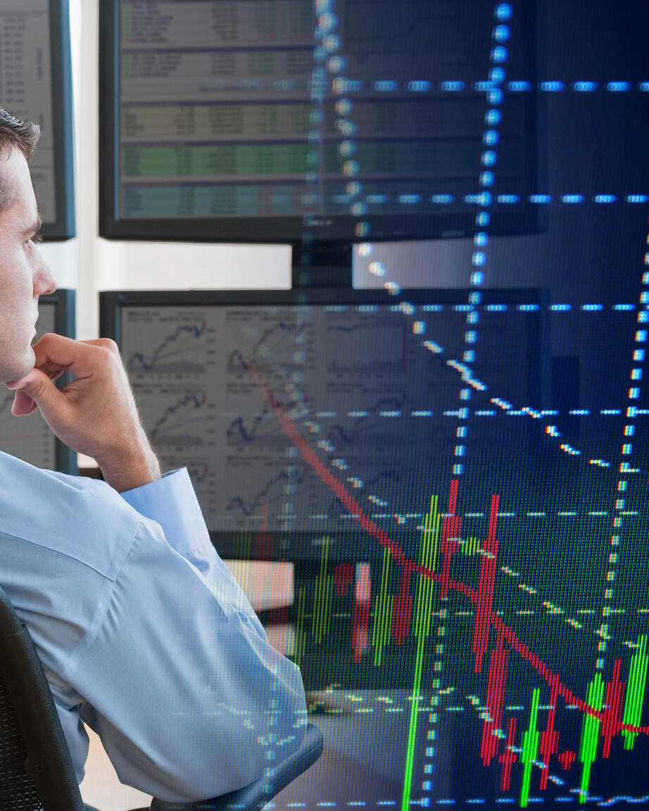 Tip van experts: het beschikbare geld niet in één keer in aandelen stoppen, maar gespreid over bijvoorbeeld de komende twaalf maanden.