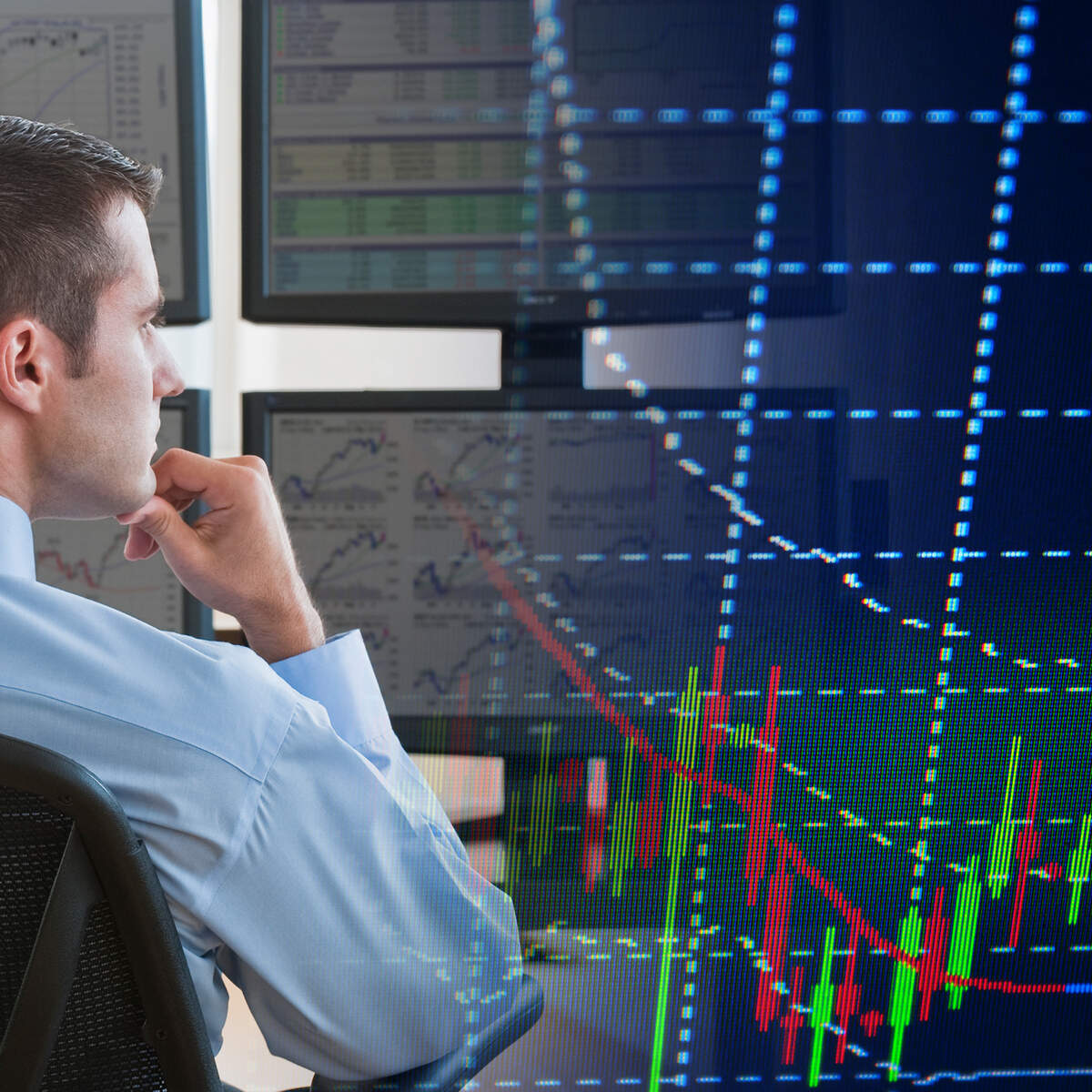 Tip van experts: het beschikbare geld niet in één keer in aandelen stoppen, maar gespreid over bijvoorbeeld de komende twaalf maanden.