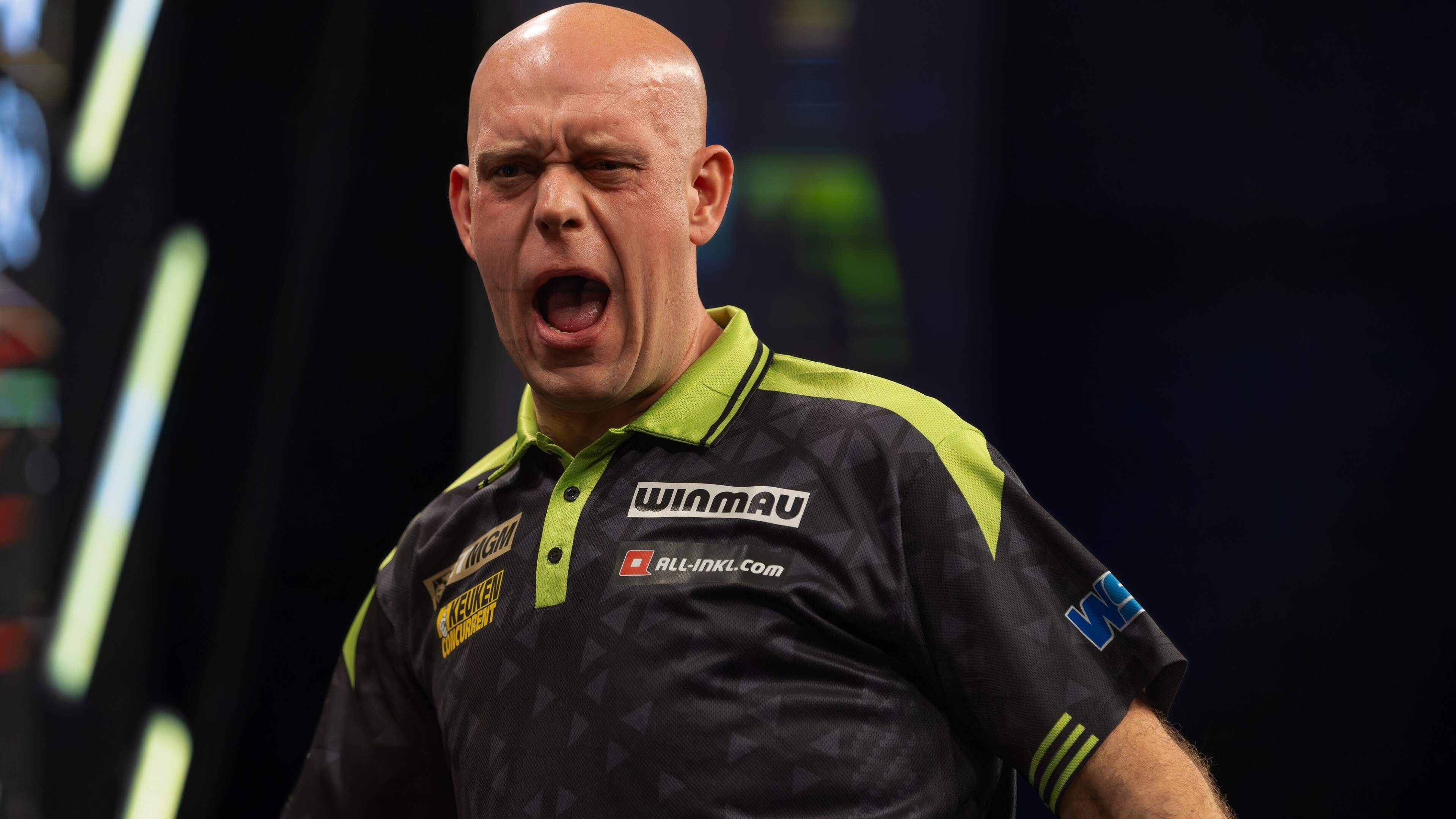 Michael van Gerwen herpakt zich na dramatische start en schittert met hoge finishes op Austrian Darts Open