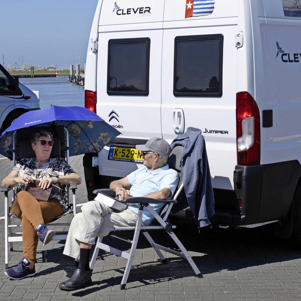 De consument geeft weer meer geld uit aan kleding en vakanties. Dat leidt tot een hogere economische groei.