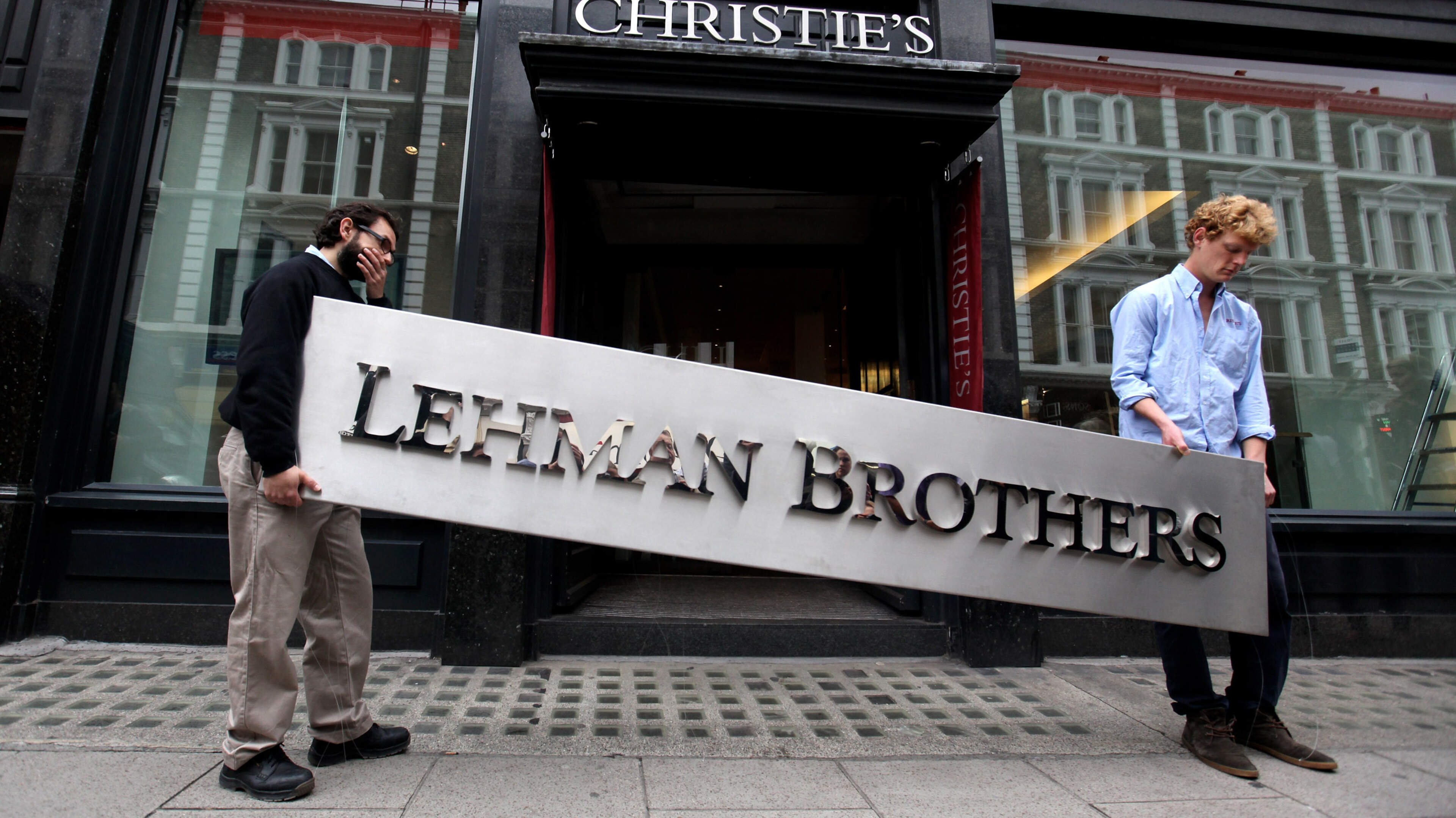 Banken mogen kapitaalbuffers verlagen, tot ergernis van hoogleraren: ’Val van Lehman Brothers nu vergeten’