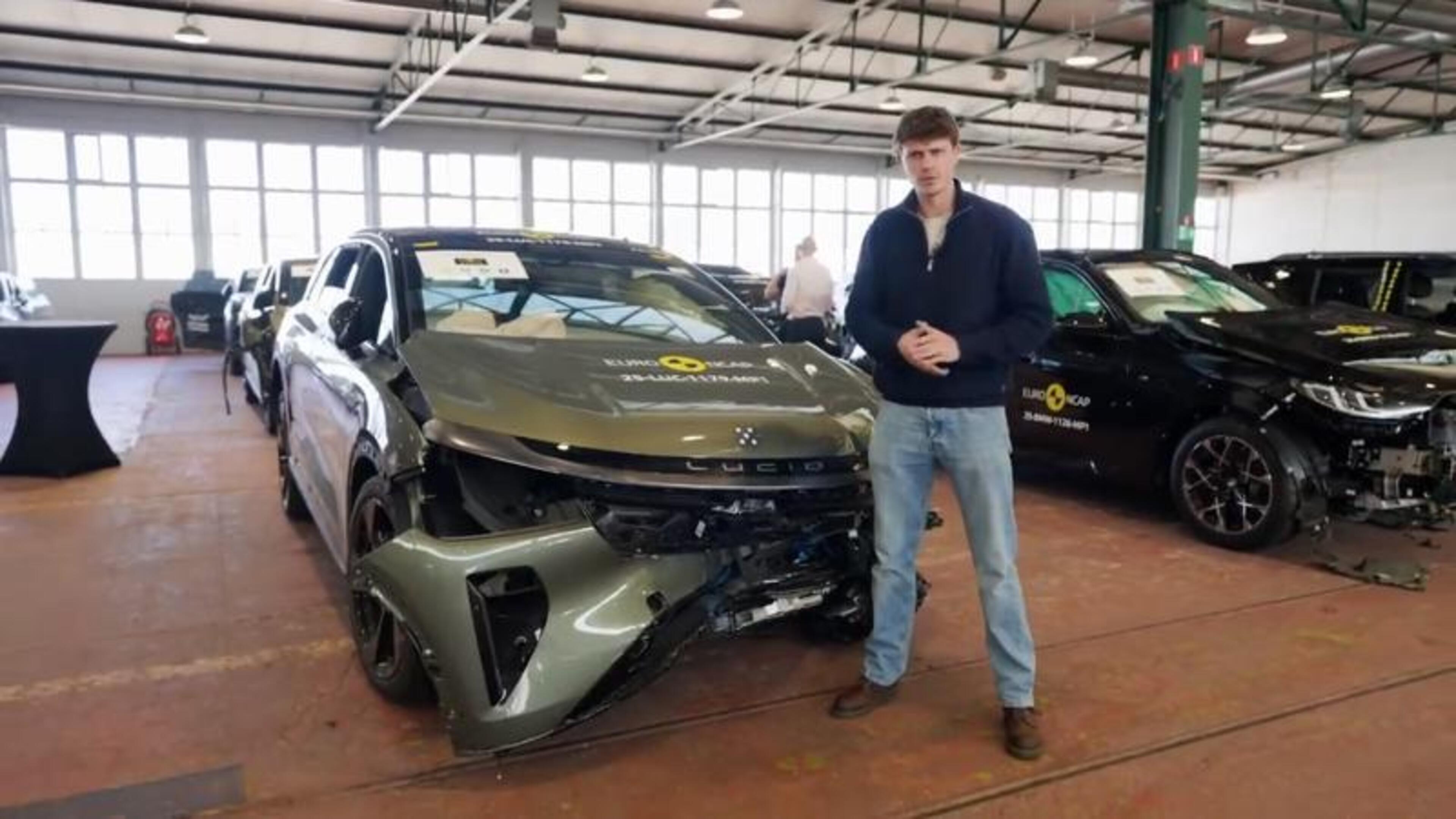 Exclusief kijkje op autokerkhof van crashtest-organisatie Euro NCAP: „Die dummy kost €1 miljoen”