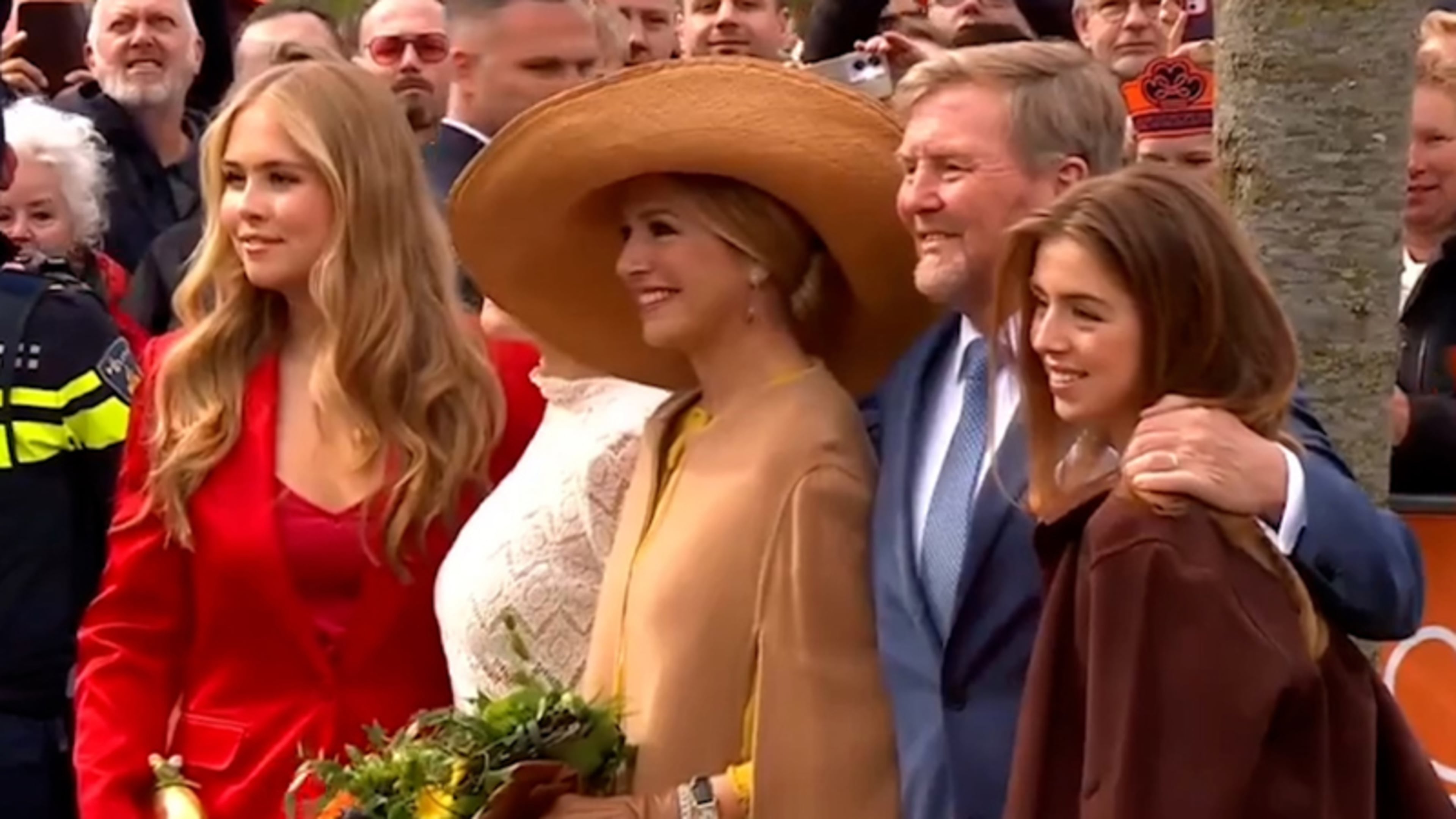 Amalia steelt de show bij start Koningsdag in Dokkum