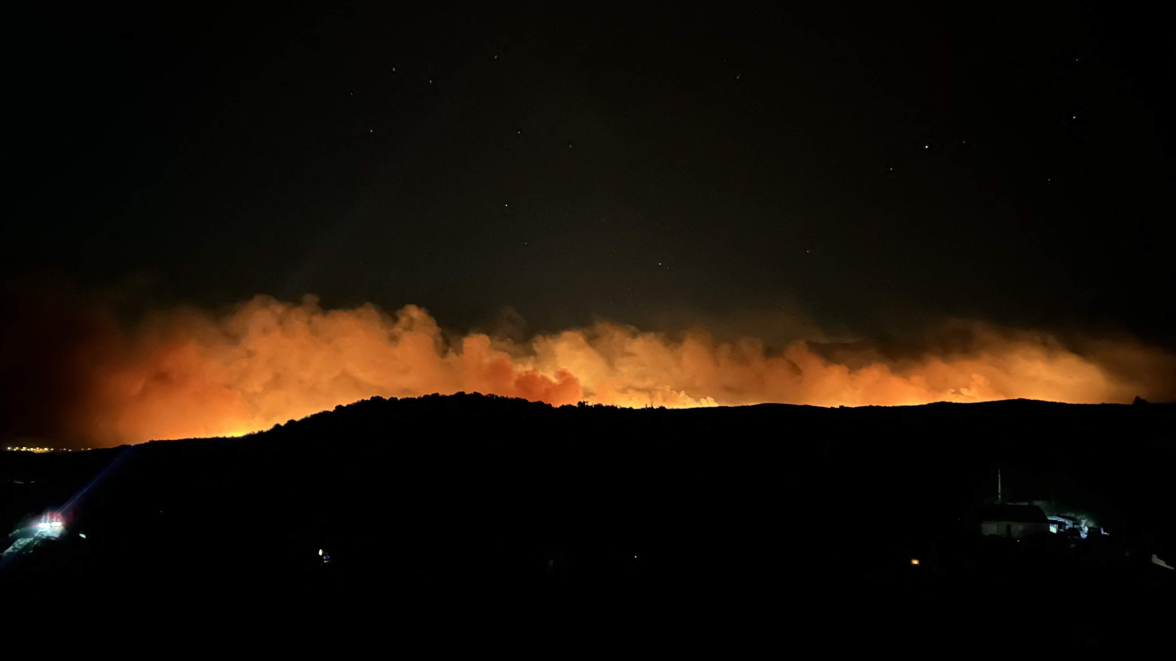 LIVE | Zuid-Frankrijk in de greep van natuurbrand: 800 brandweerlieden ingezet 
