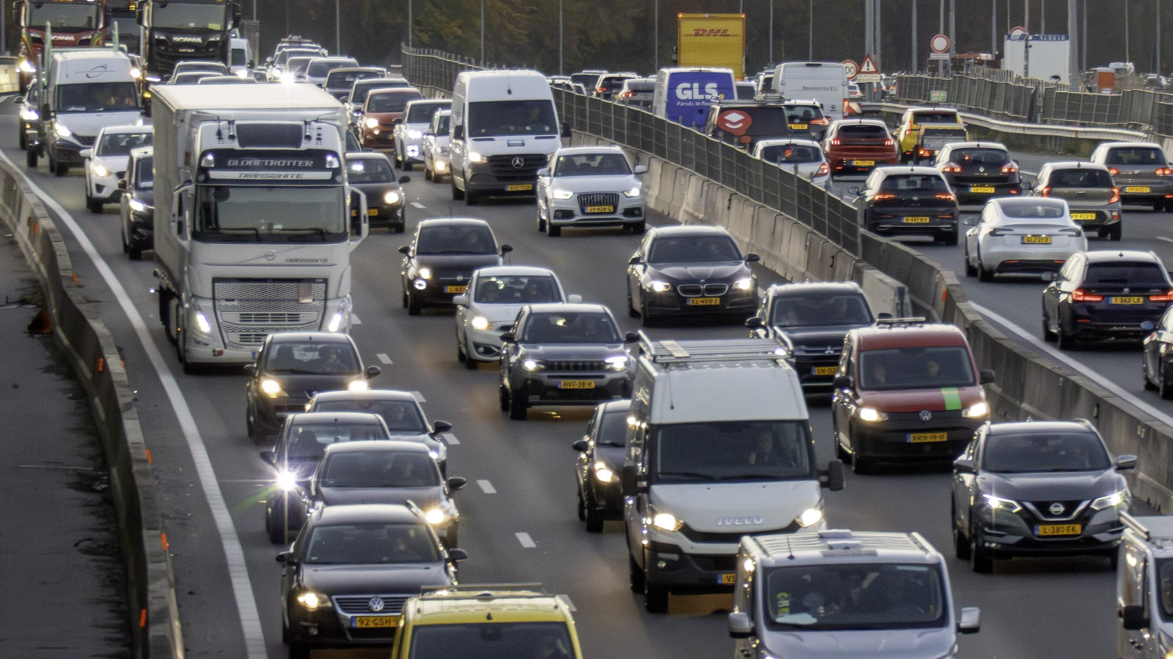 Extra druk begin avondspits door start meivakantie: ruim 700 kilometer file