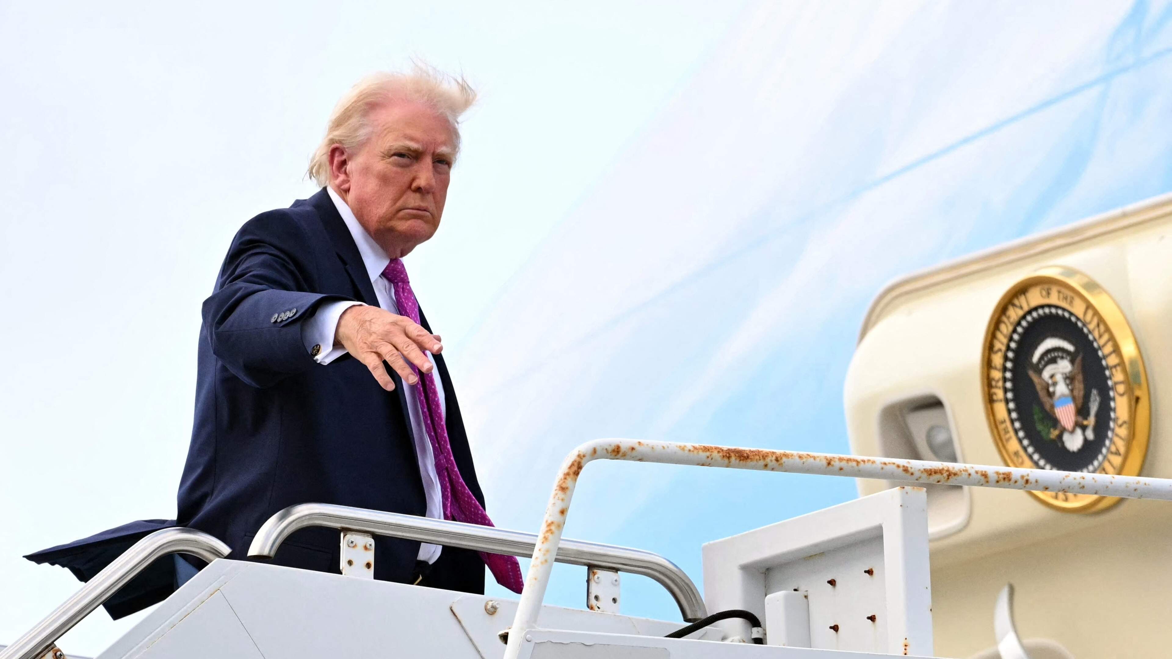 LIVE | Trump dreigt Iraans eiland Kharg te vernietigen als er niet snel een deal komt: ’Expres nog niet aangeraakt’