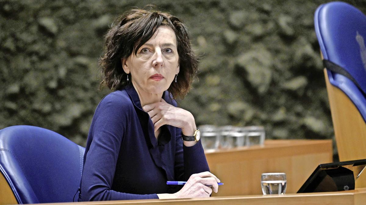 Korpschef politie overweegt onderzoek naar Simone Roos om rol in affaire-Arib