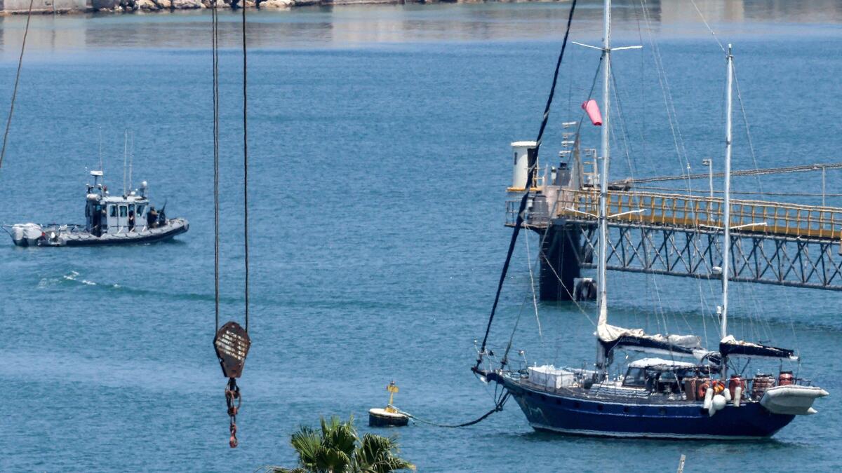 「孤独な投獄におけるSchip Madleenの2人の活動家」