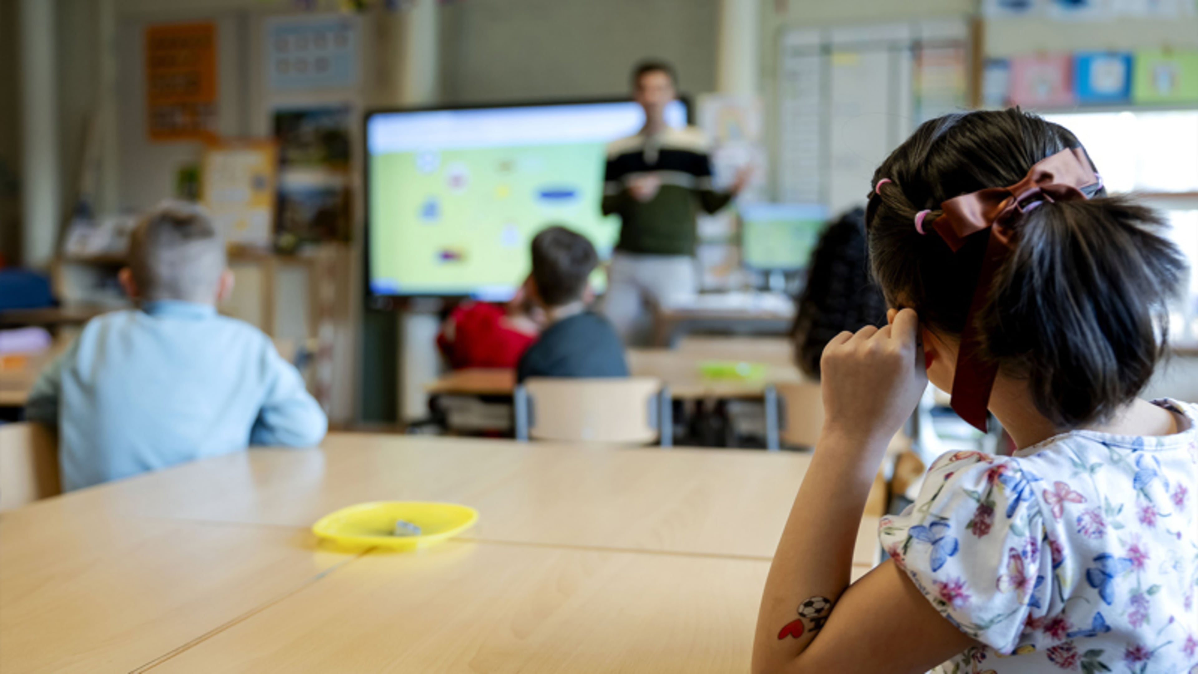 Docent luidt noodklok over laaggeletterdheid: ‘Hier worden wij dom van!’