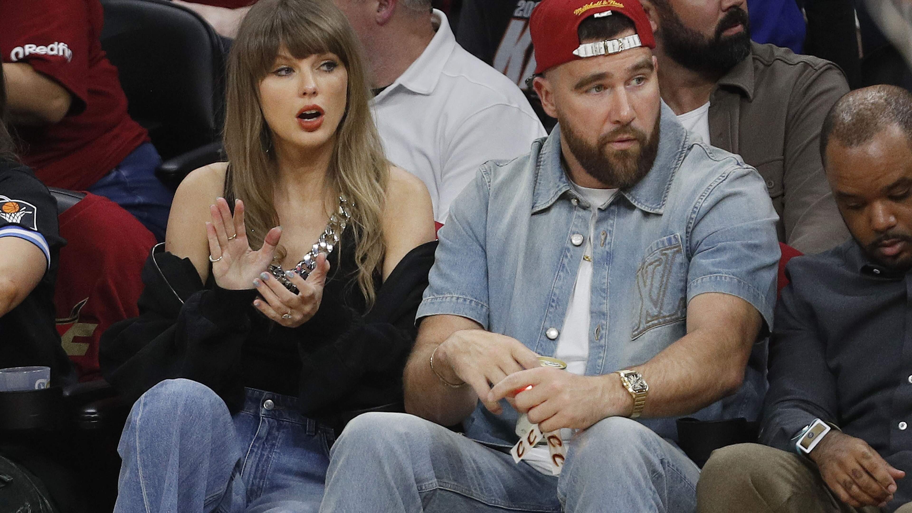 New York Times weet het zeker: Taylor Swift en Travis Kelce gaan trouwen in New York