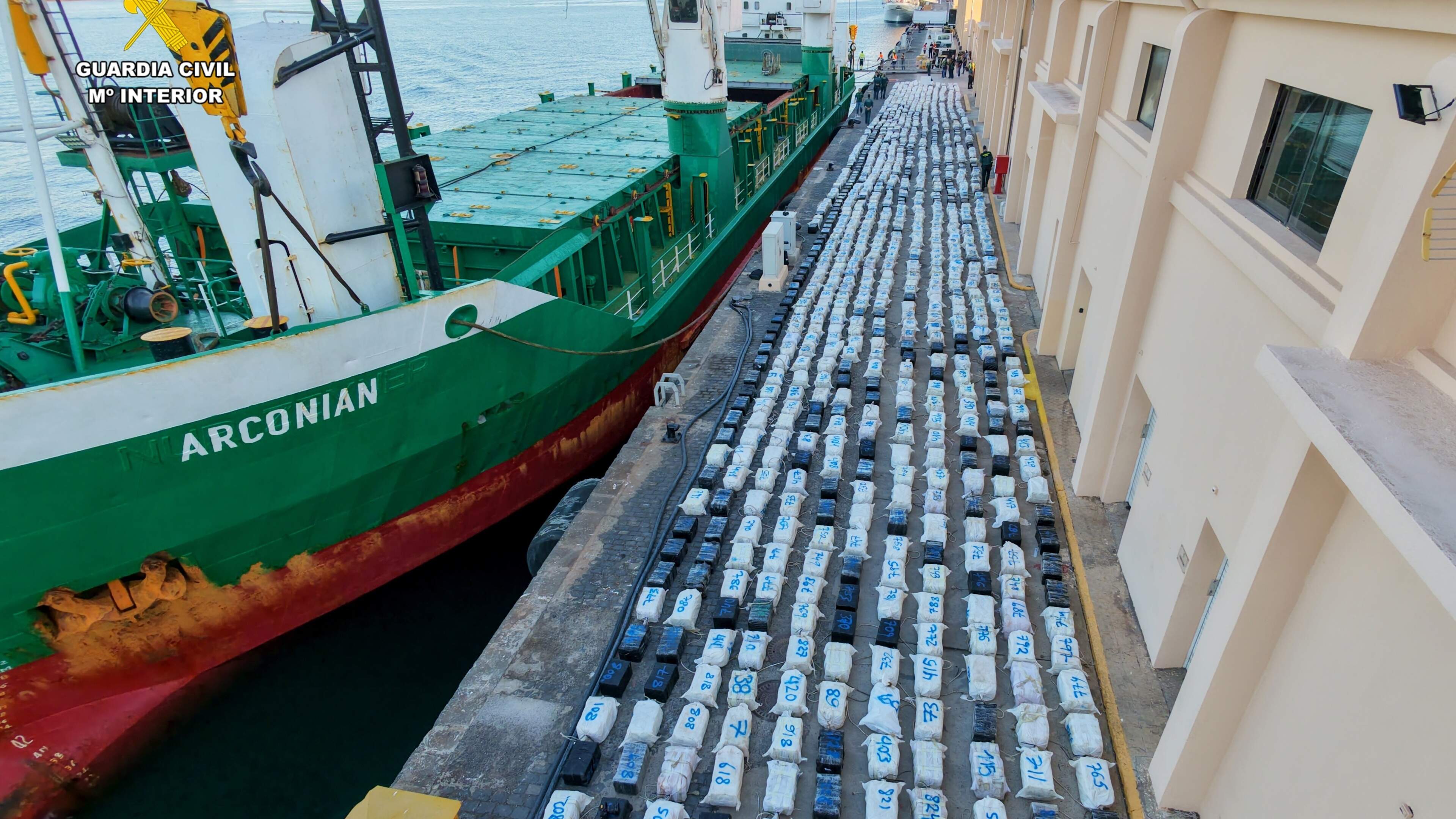 Politie neemt telefoons verdachten schip met 30 ton cocaïne in beslag