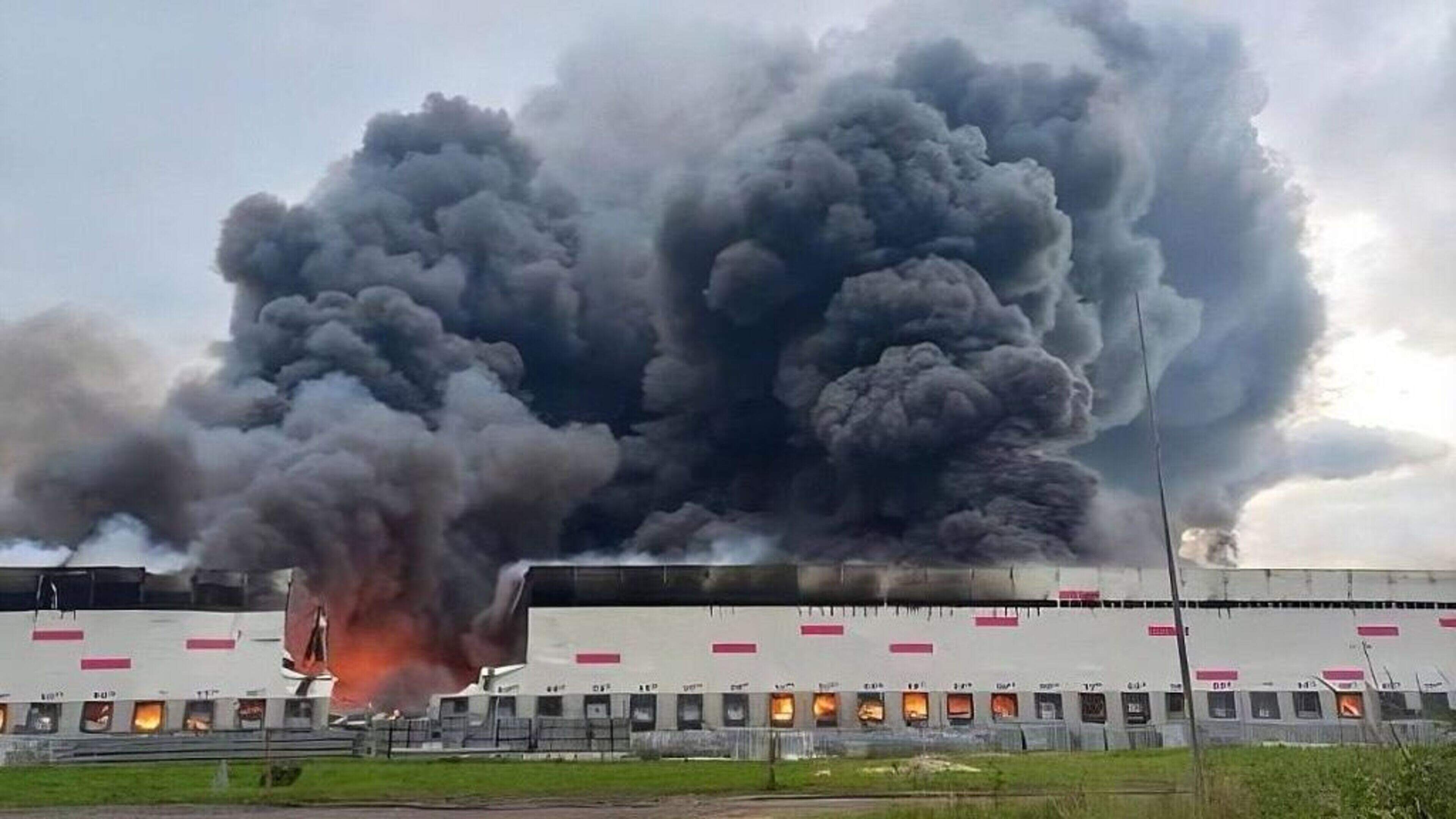 LIVE | Opnieuw magazijn Wildberries in lichterlaaie na Oekraïense aanval: medewerker gewond na explosie