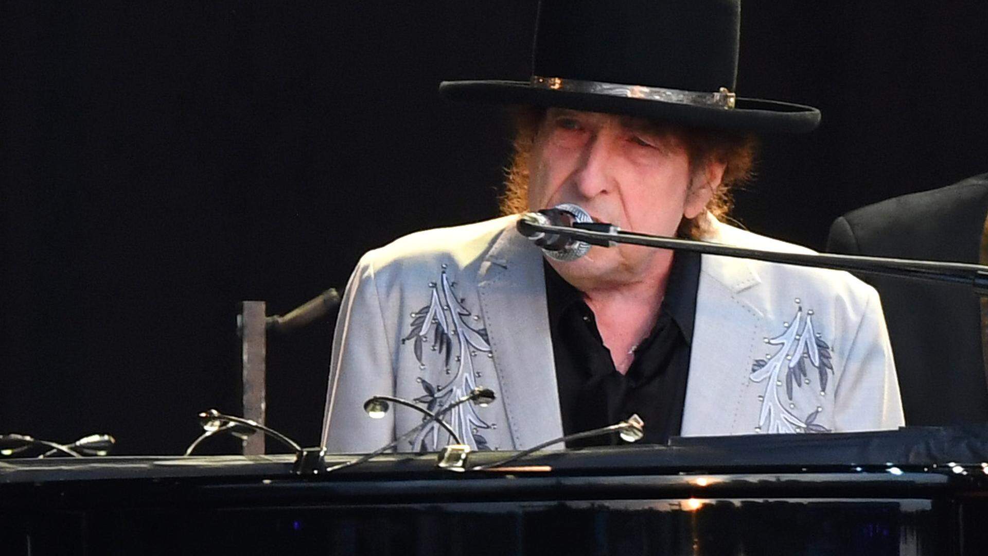 LONDON, ENGLAND - JULY 12: Bob Dylan performs as part of a double bill with Neil Young at Hyde Park on July 12, 2019 in London, England. (Photo by Dave J Hogan/Getty Images for ABA)