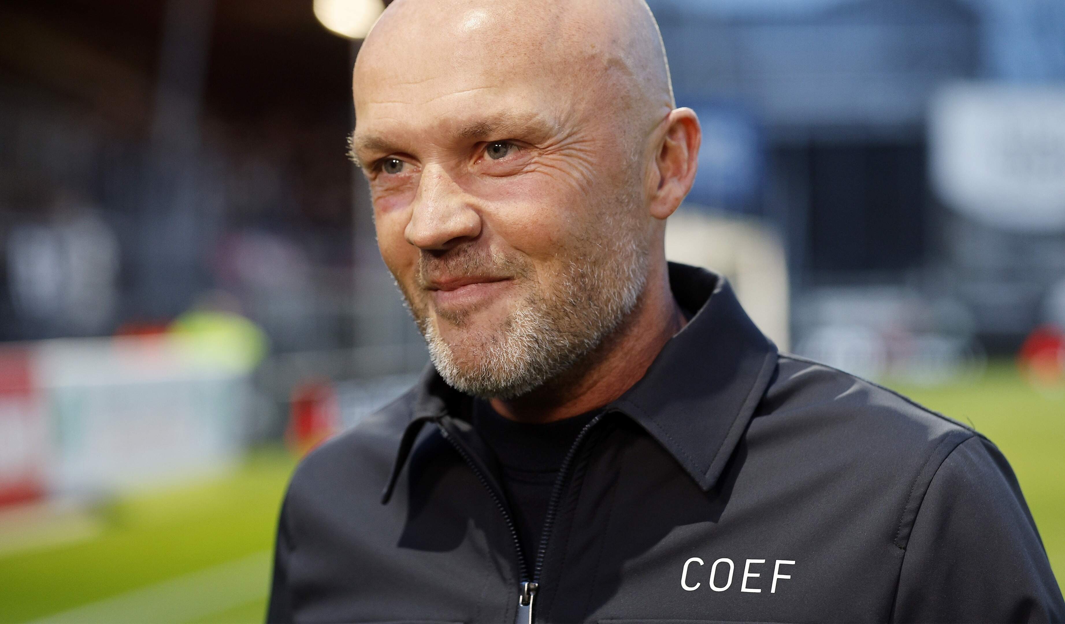 Robin van Persie krijgt het niet uit zijn strot dat Feyenoord de underdog is, Dick Schreuder predikt realisme bij NEC