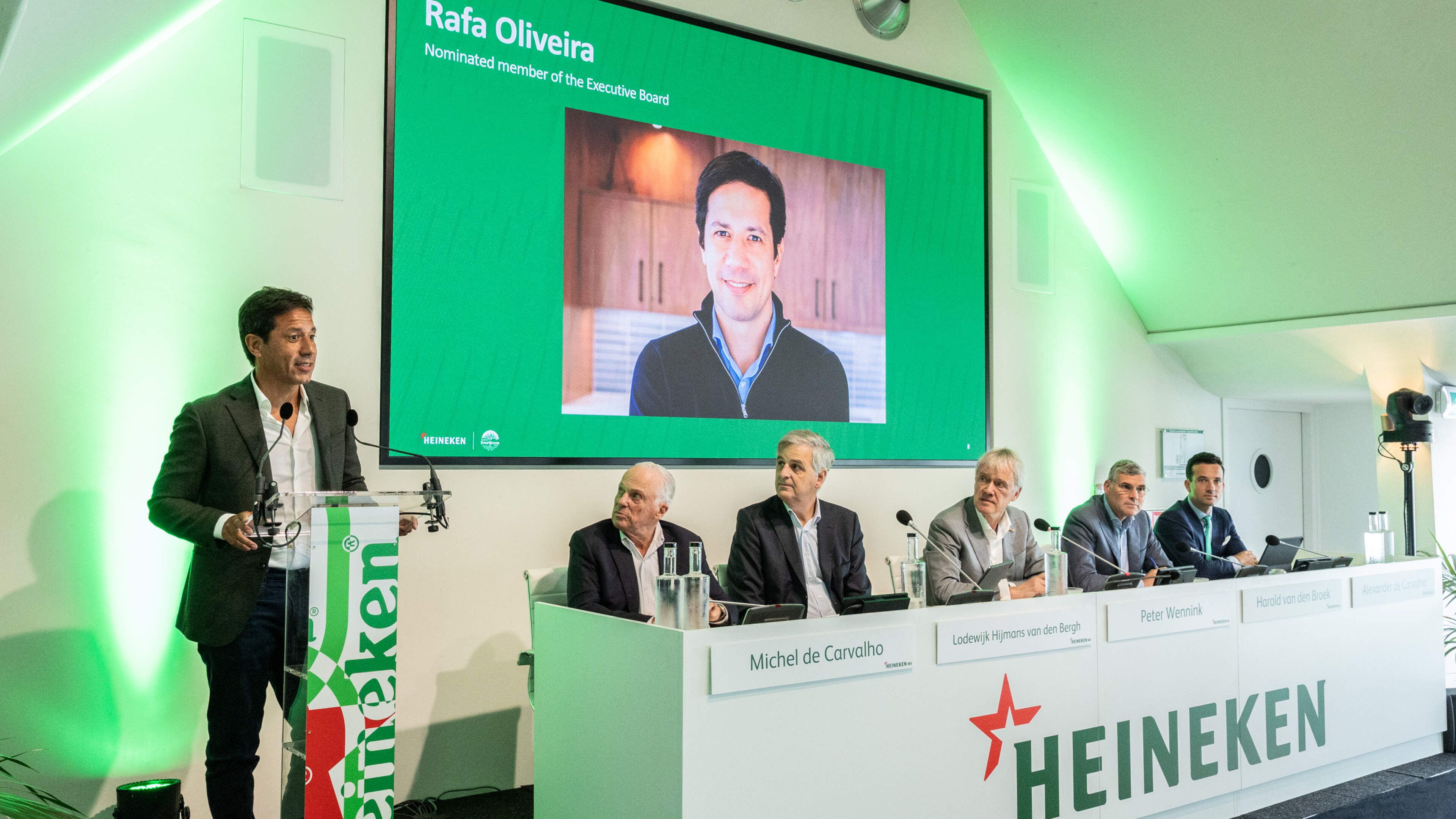Goede resultaten zetten premie op tekenbonus van nieuwe topman Heineken: beloning Rafael Oliveira loopt op tot 27 miljoen euro