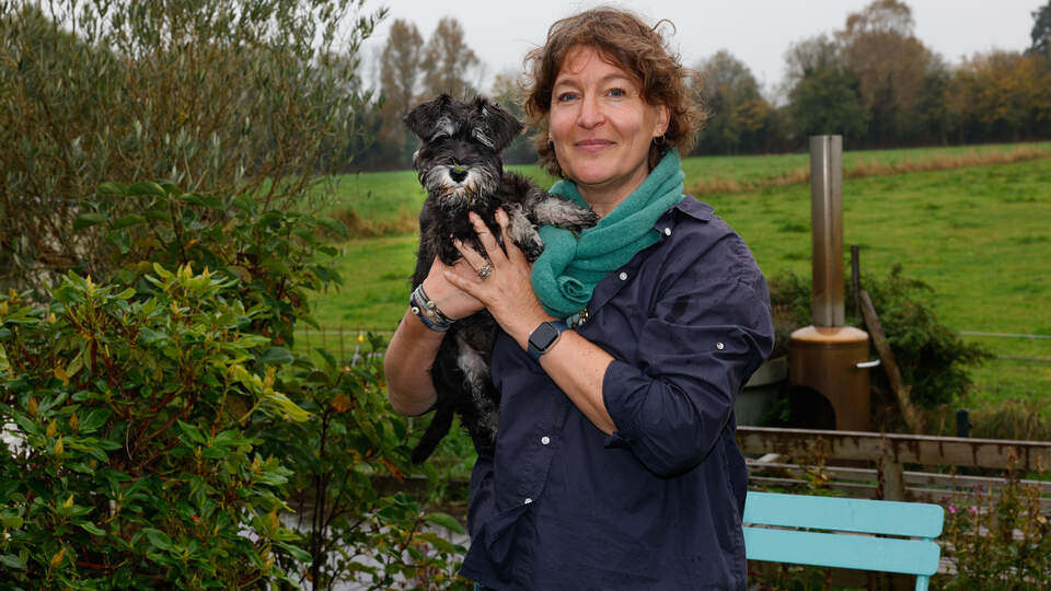 Britt (44) heeft spijt van keuze voor onbekende spermadonor: ’We schrokken van zijn leeftijd, misschien is hij al dood als onze dochter contact mag zoeken’