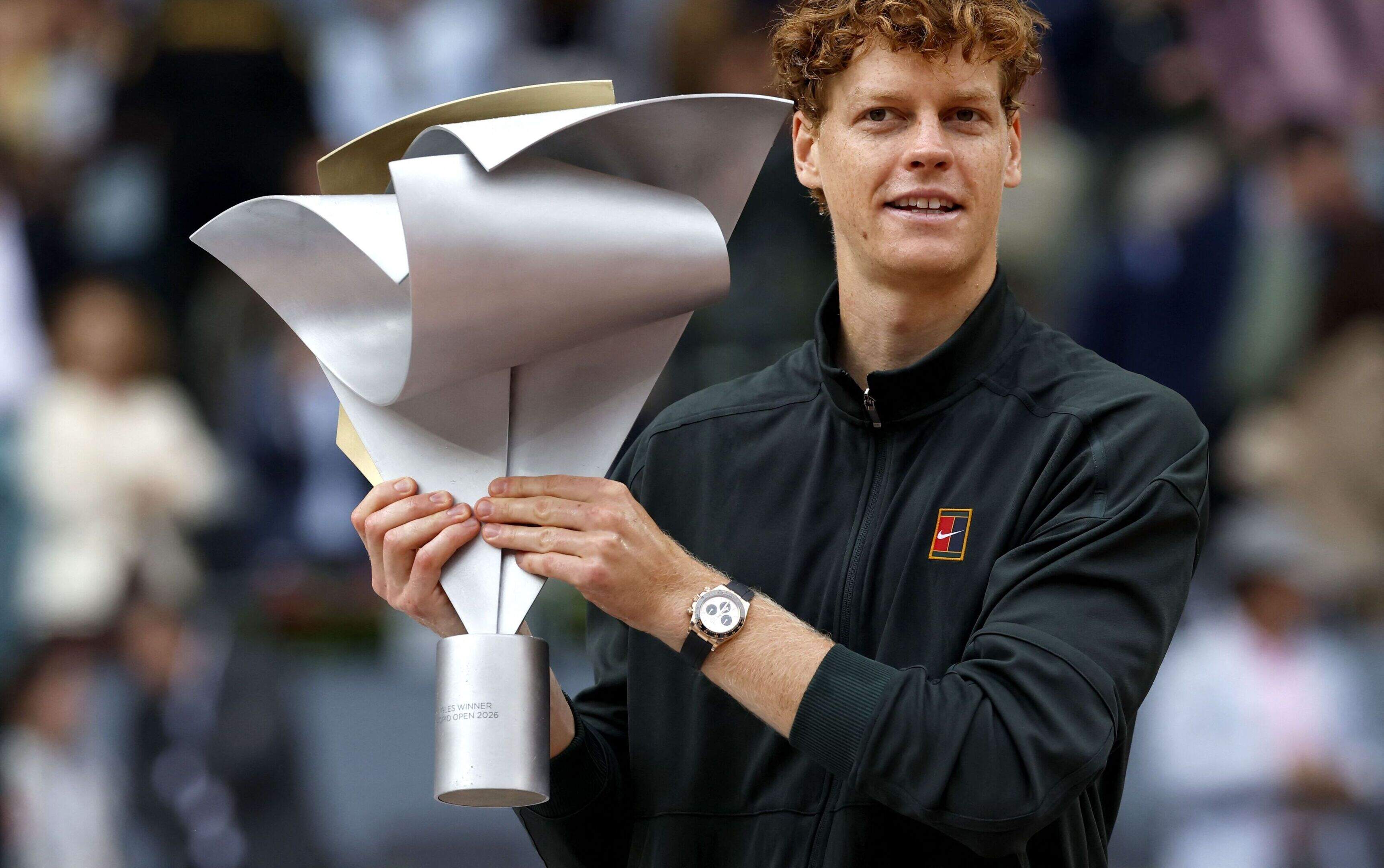 Jannik Sinner overklast Alexander Zverev en schrijft Masters-toernooi van Madrid op zijn naam