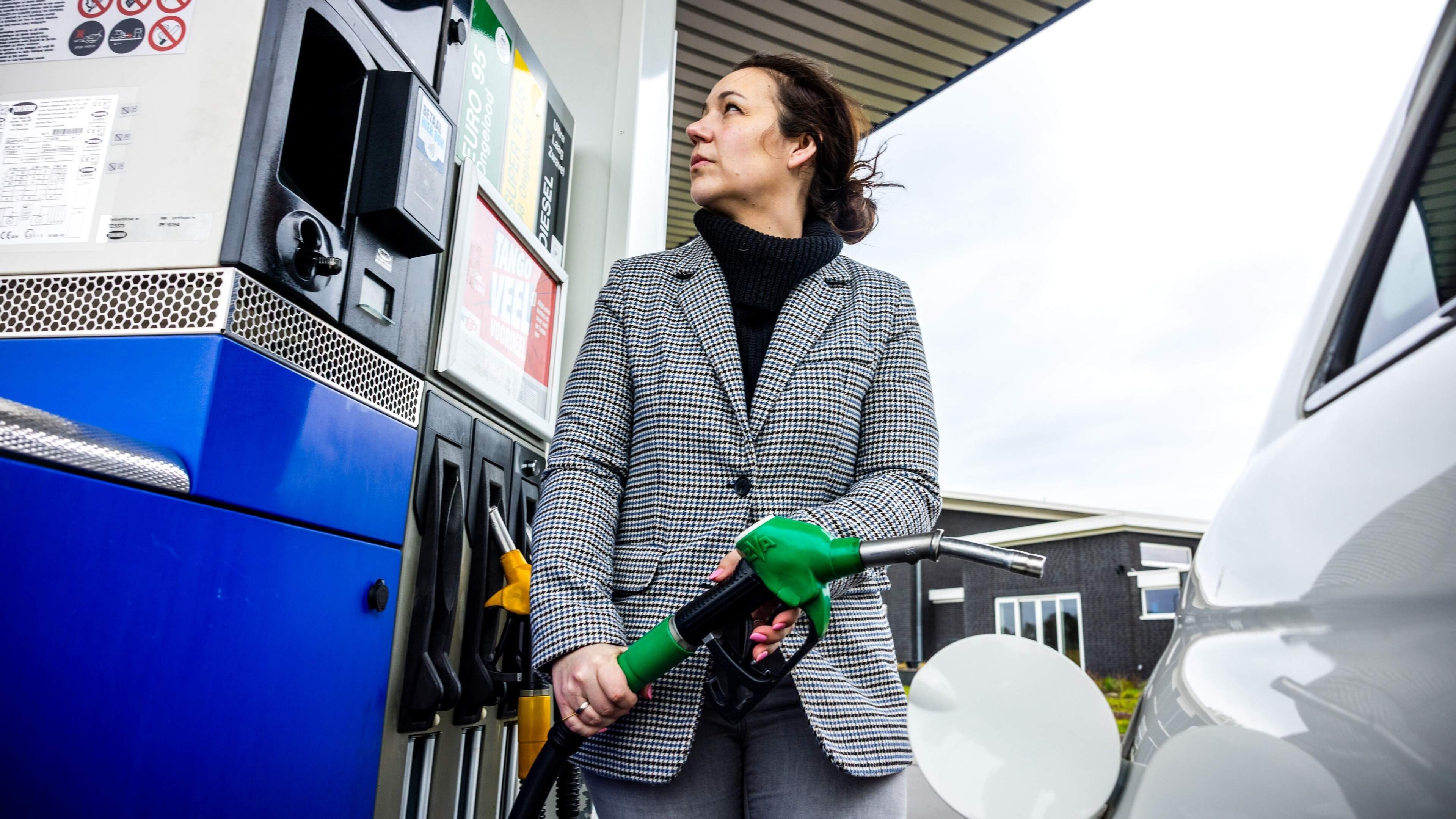 Tankende automobilist draait op voor aanhoudende blokkade bij Iran: ’Benzine en diesel blijven duur’