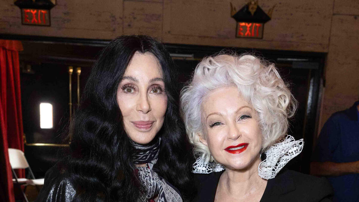 Cher（79）Duet in Cyndi Lauper（72）で別れのパフォーマンス：「女の子だけが楽しみたい」