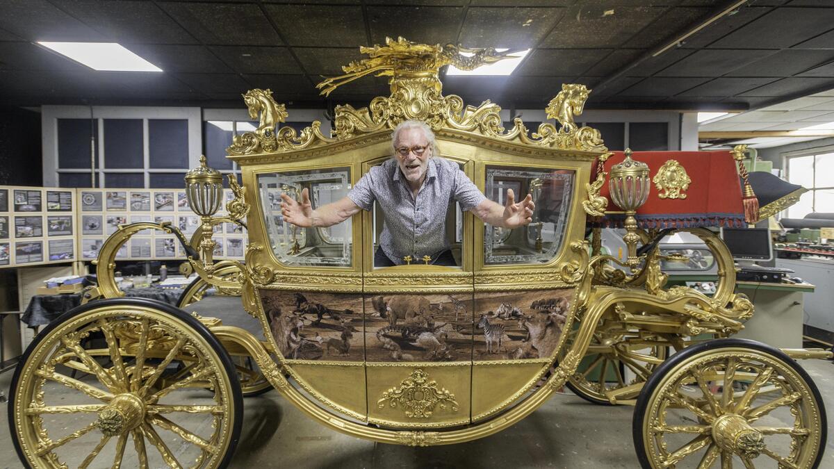 Riny bouwde zijn eigen gouden koets: 'Ik wil hem teruggeven aan het ...