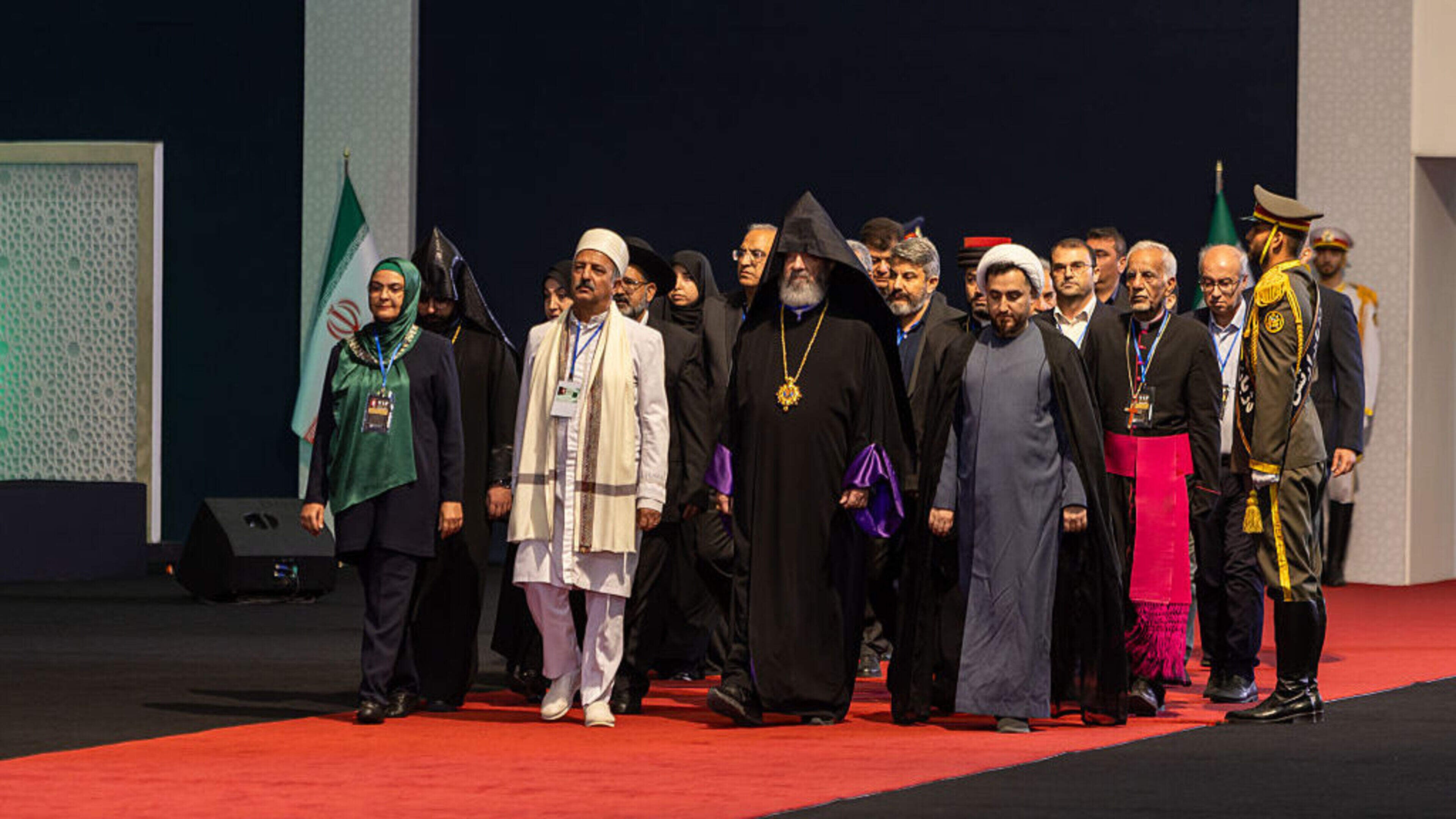 LIVE | Rouwceremonies voor begrafenis ayatollah Khamenei van start in Iran
