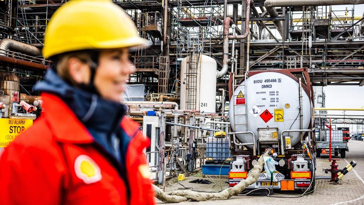 Shell Overhoeks Shell verhoogt olie- en gasproductie, zoekt kopers voor duurzame ...