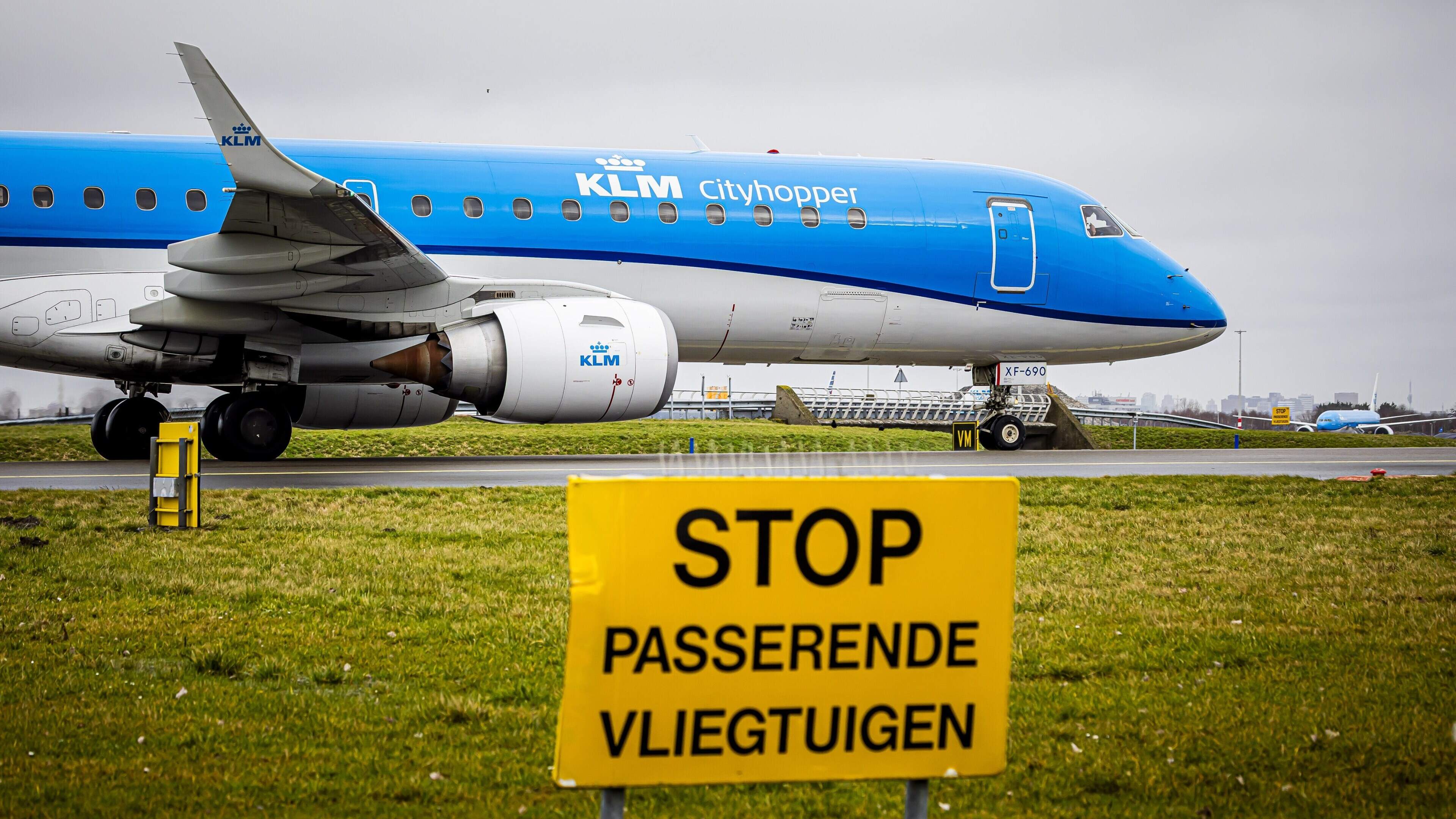 KLM schrapt 160 vluchten, midden in meivakantie: ’Brandstof is te duur’