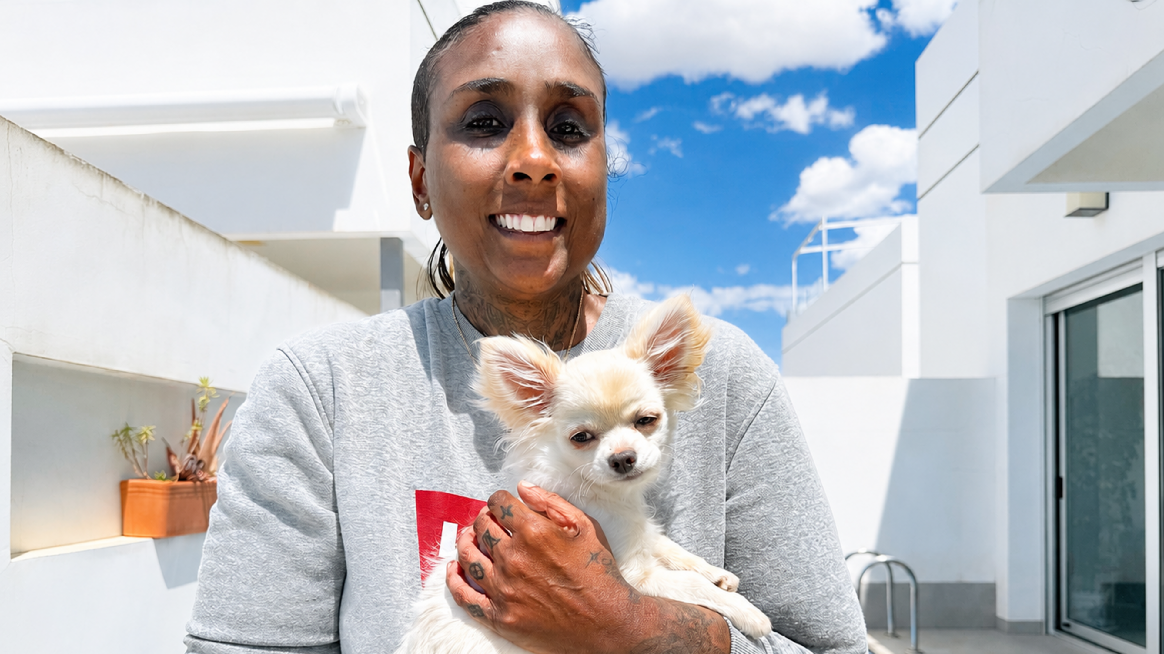 Letchimi (40) kocht in Spanje een chihuahua met epilepsie voor 1200 euro: ’Ik heb de ziekte ook, het was of het zo moest zijn’