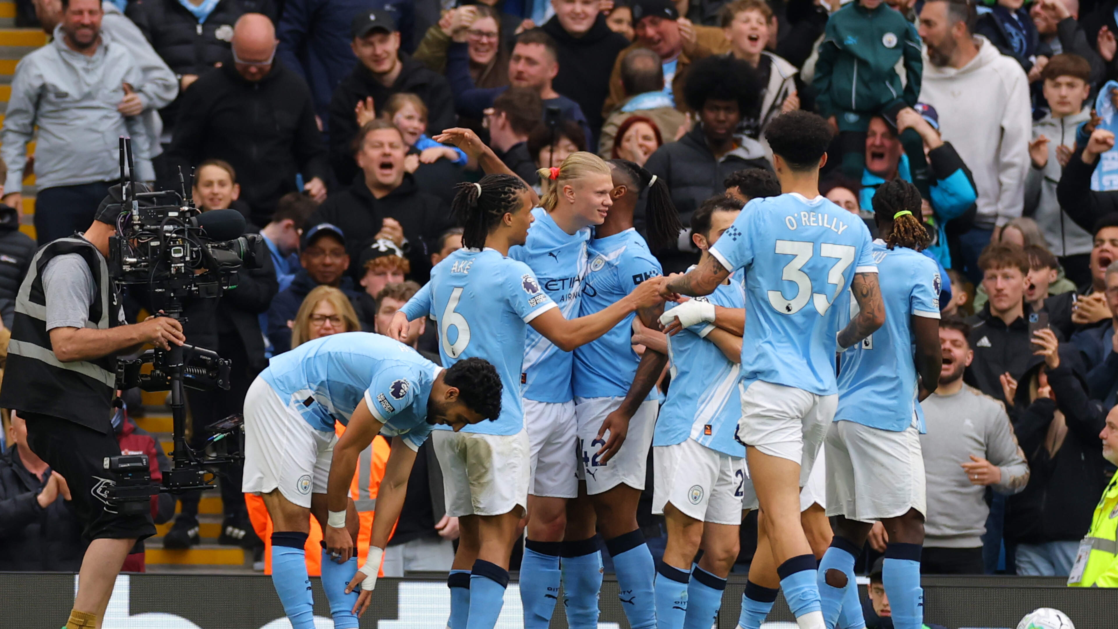 Manchester City voert druk op Arsenal weer op na ruime overwinning op Brendford