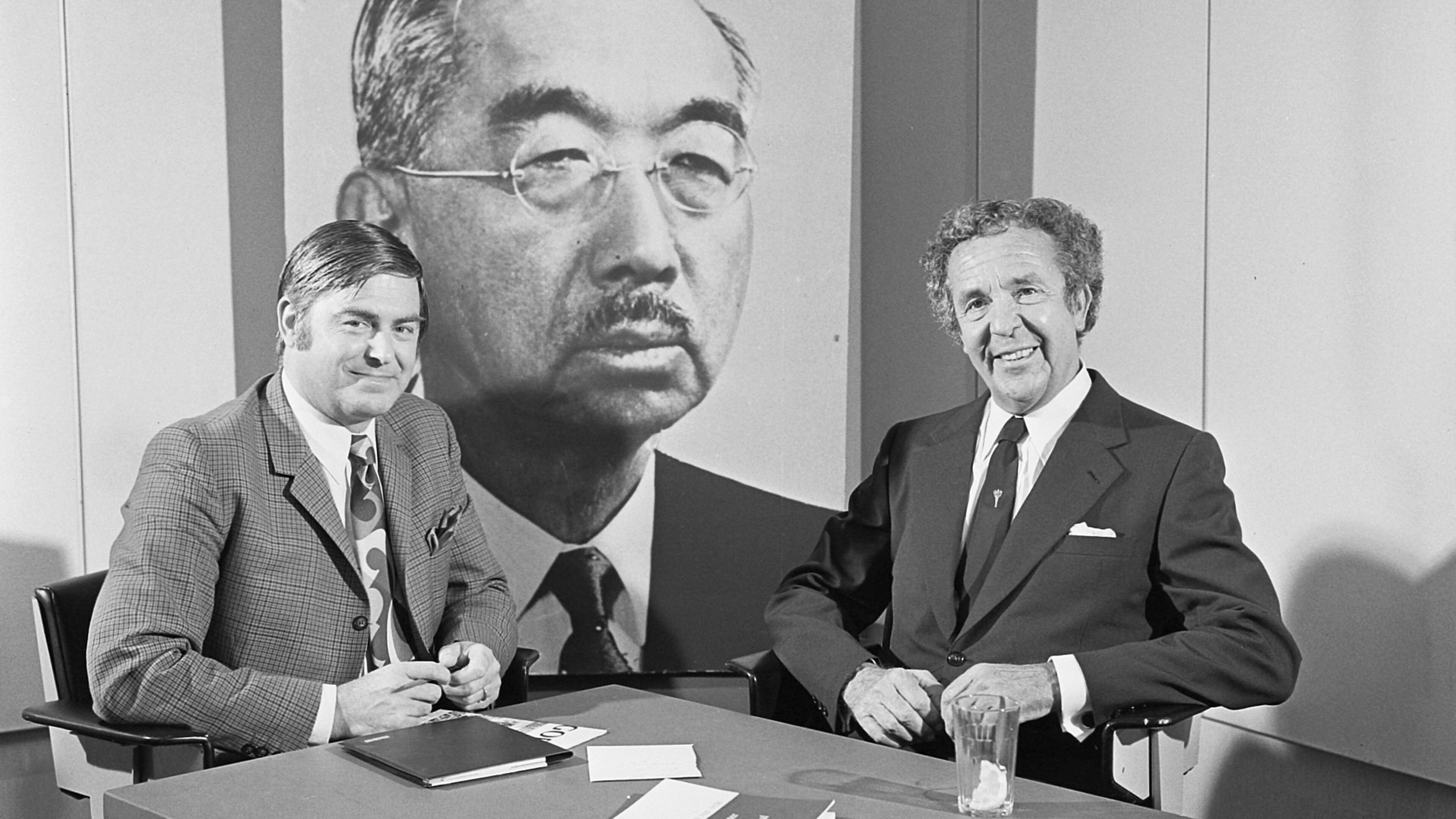 Hoog oplopende emoties bij omstreden staatsbezoek: ’Hiro-Hitler go go’