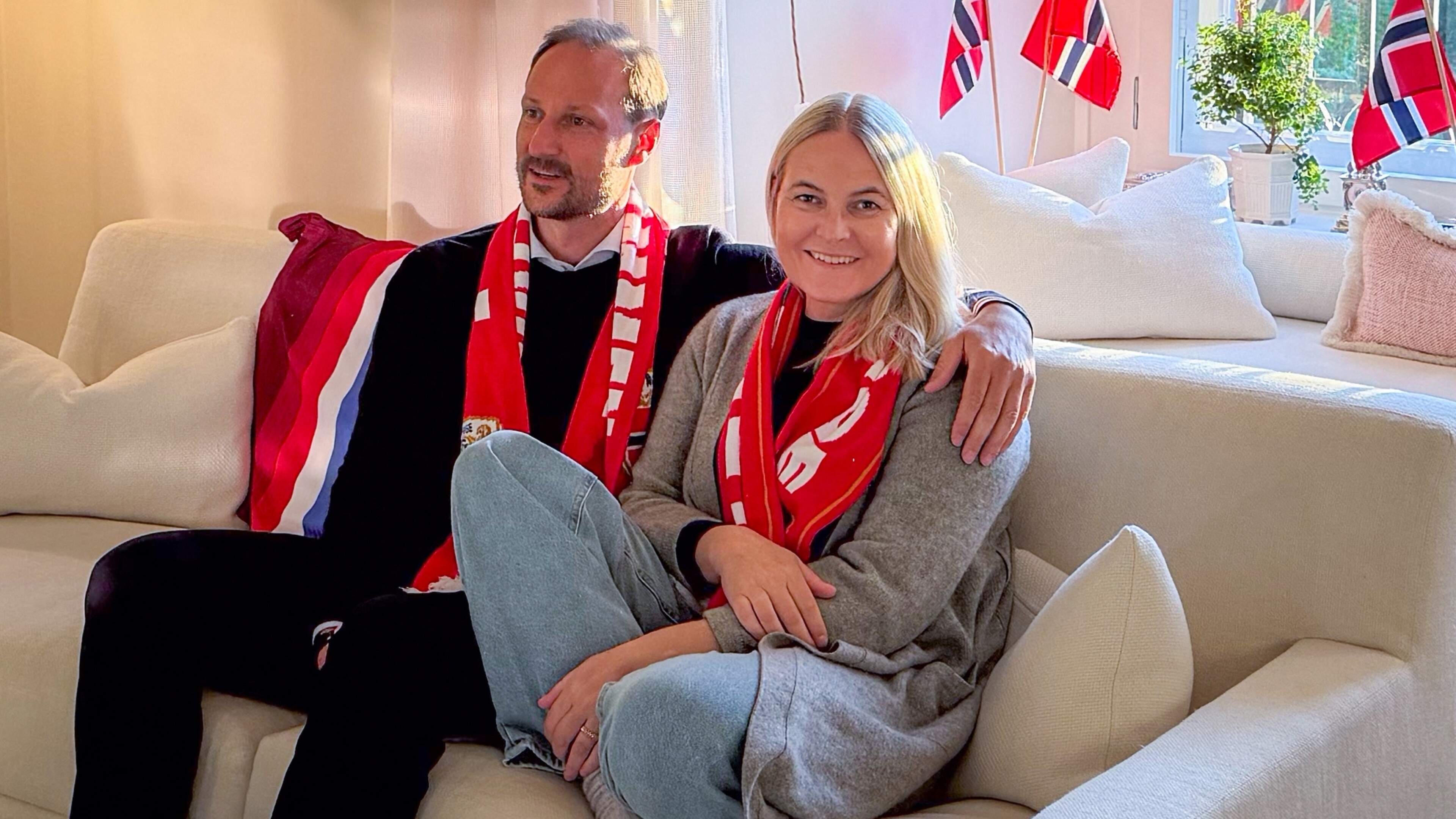 Kroonprins Haakon geeft gezondheidsupdate over Mette-Marit: ’Hele goede nazorg’