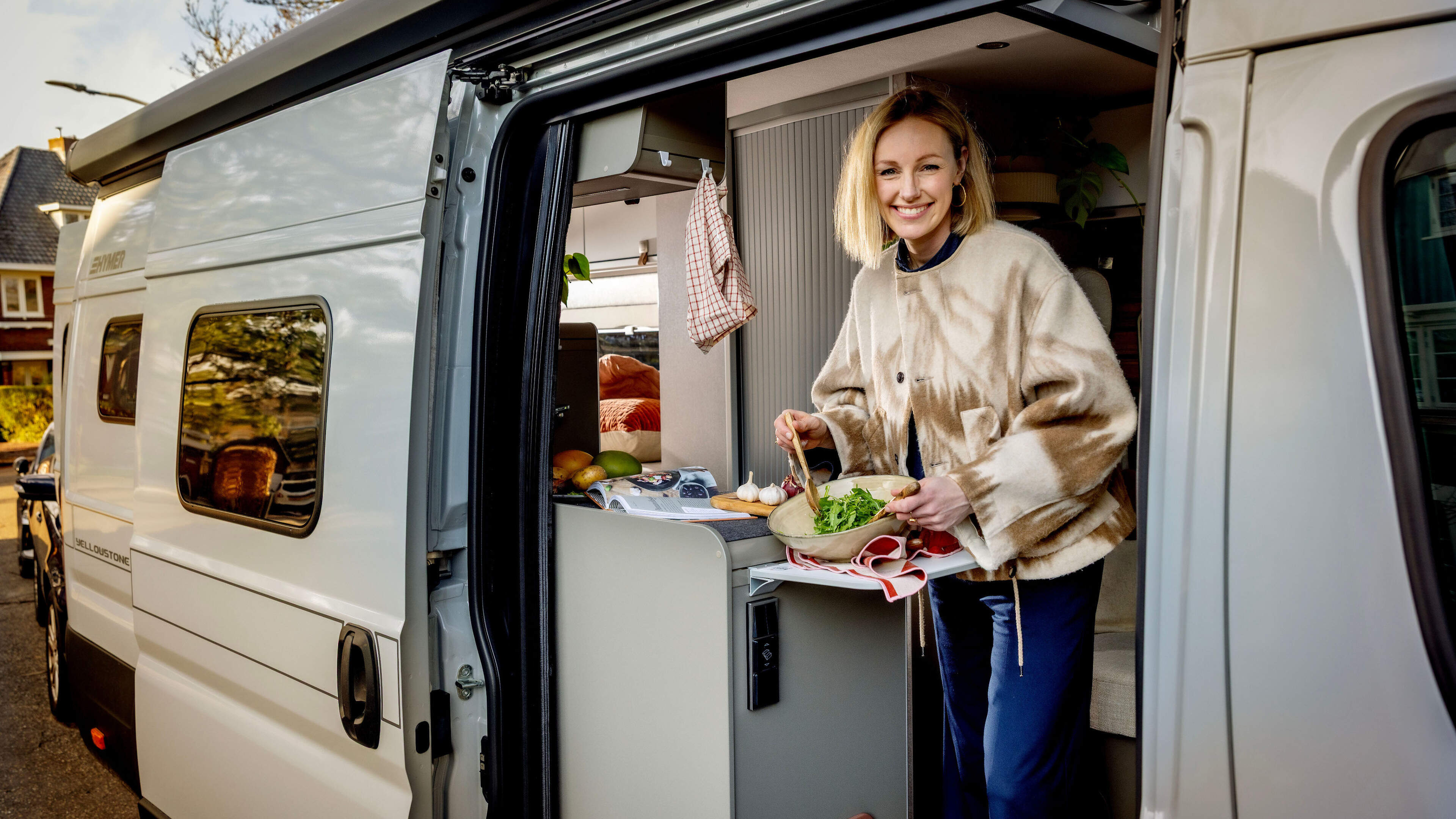 Camperfanaat Rosanne schreef kookboek voor onderweg: ’Geen airfryer mee en geen gebakken vis’