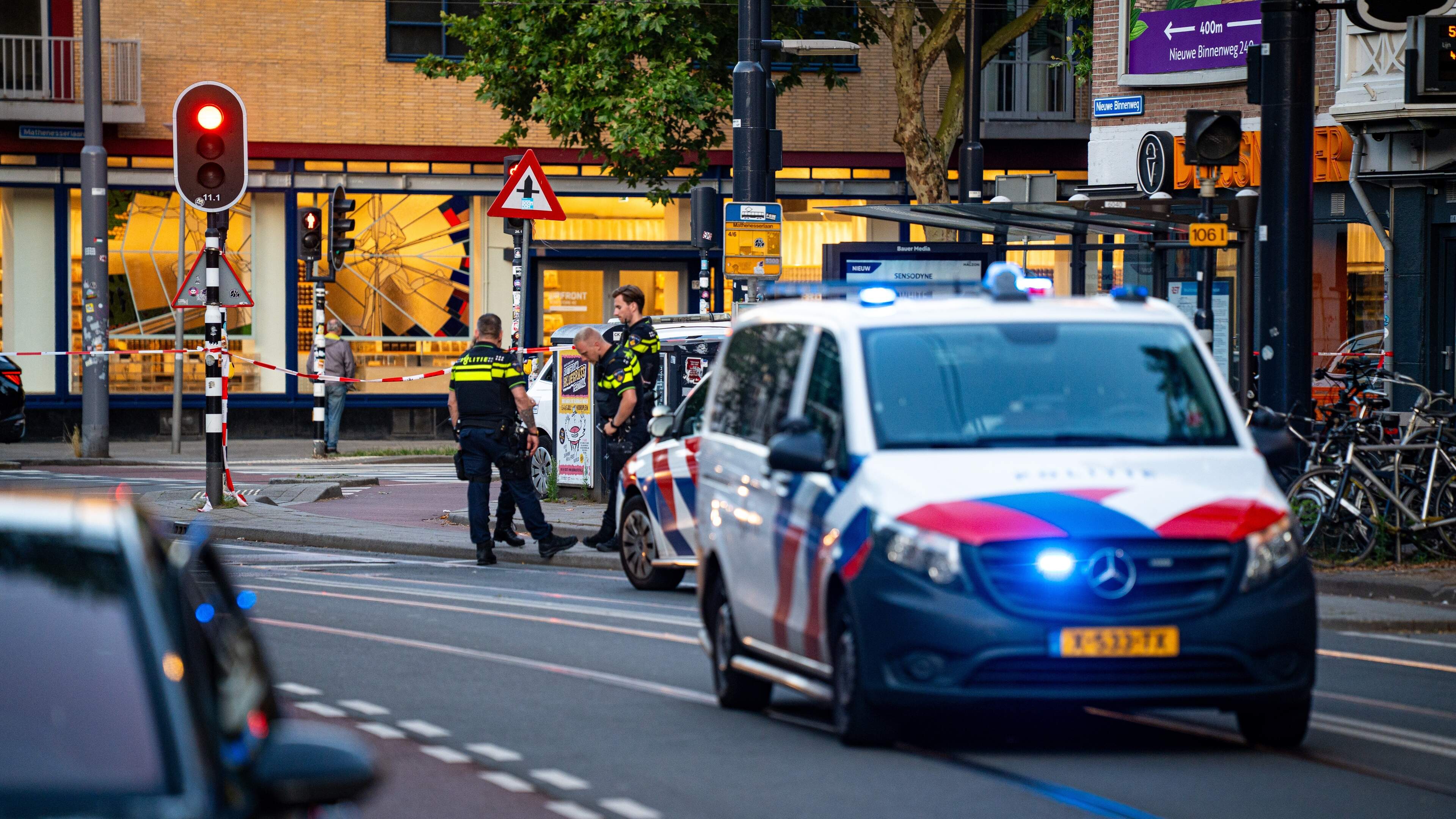 Neergeschoten man in Rotterdam overleden, zeven mensen aangehouden