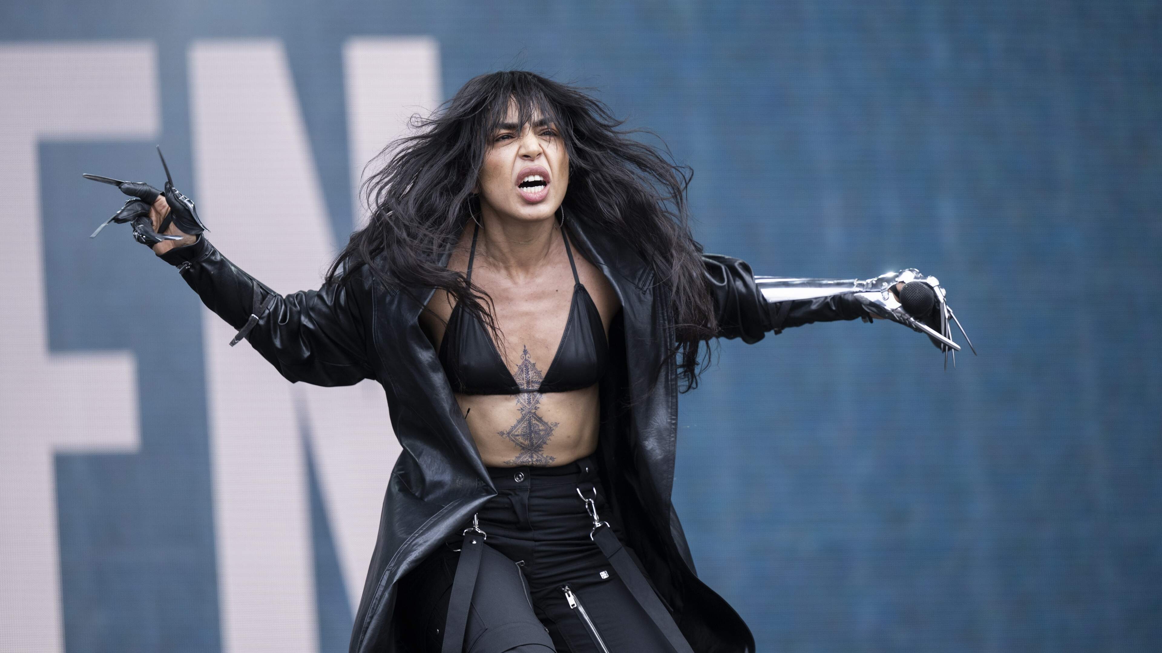 Loreen (42) schrapt onverwacht Europese tour en treedt hele zomer niet meer op: ’Het spijt me’