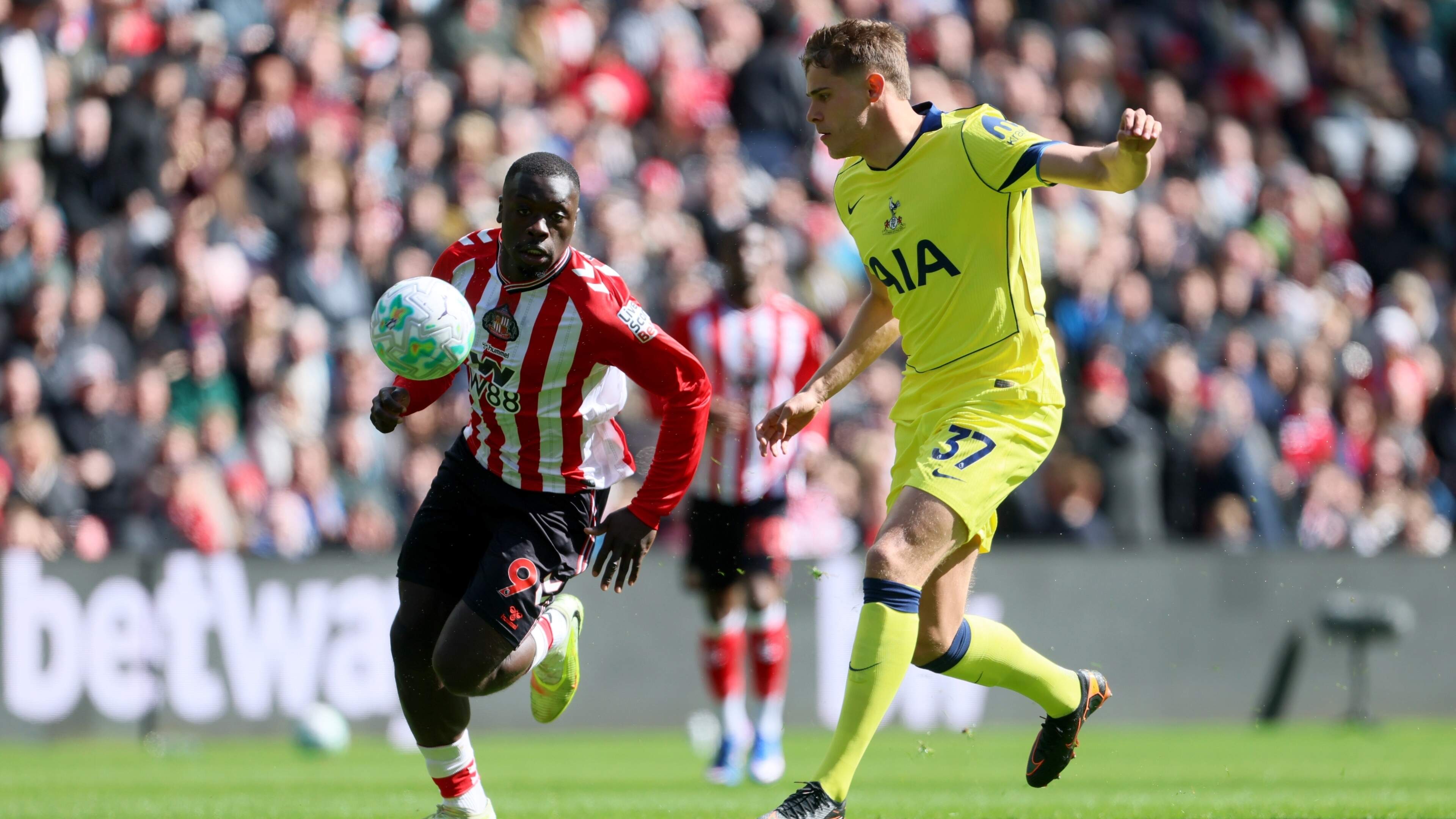 LIVE Premier League: Van de Ven met Tottenham op ongelukkig wijze op achterstand bij Sunderland