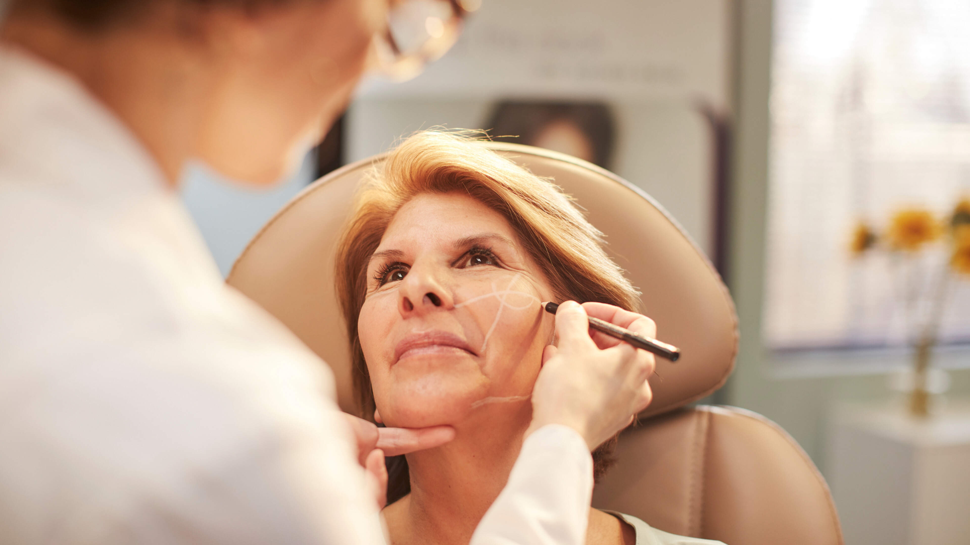 Expert beantwoordt vragen over cosmetische chirurgie: ’Máxima zal hooguit wat botox of fillers gebruiken’