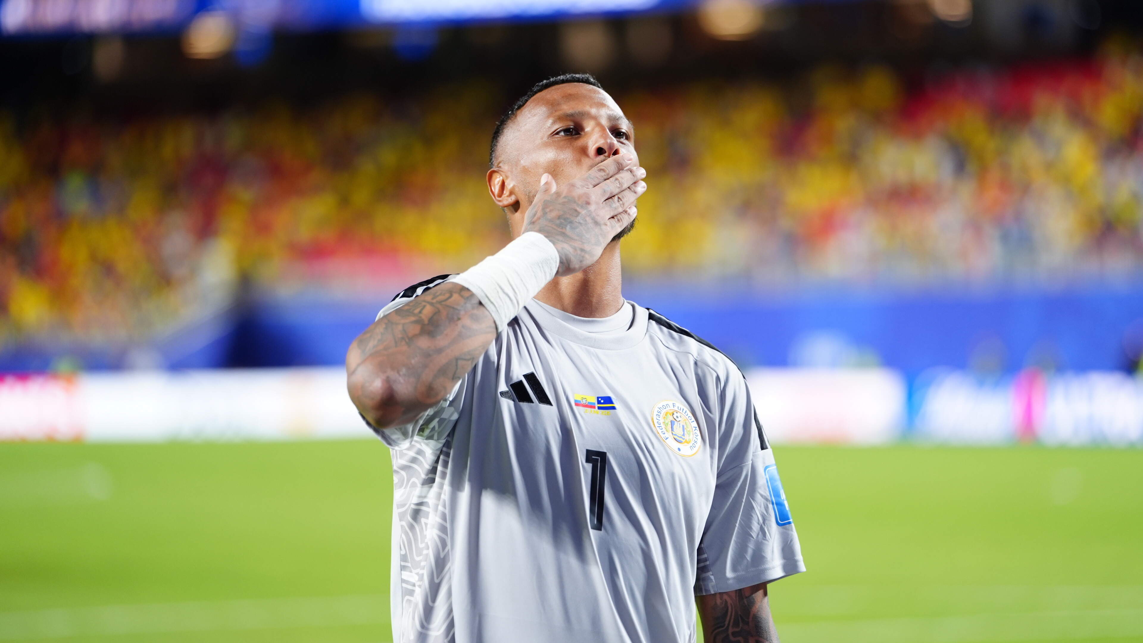 Buitenlandse media benoemen ’superheld zonder cape’ Eloy Room tot ’heilige van Curaçao’ na bijzonder record op WK 2026
