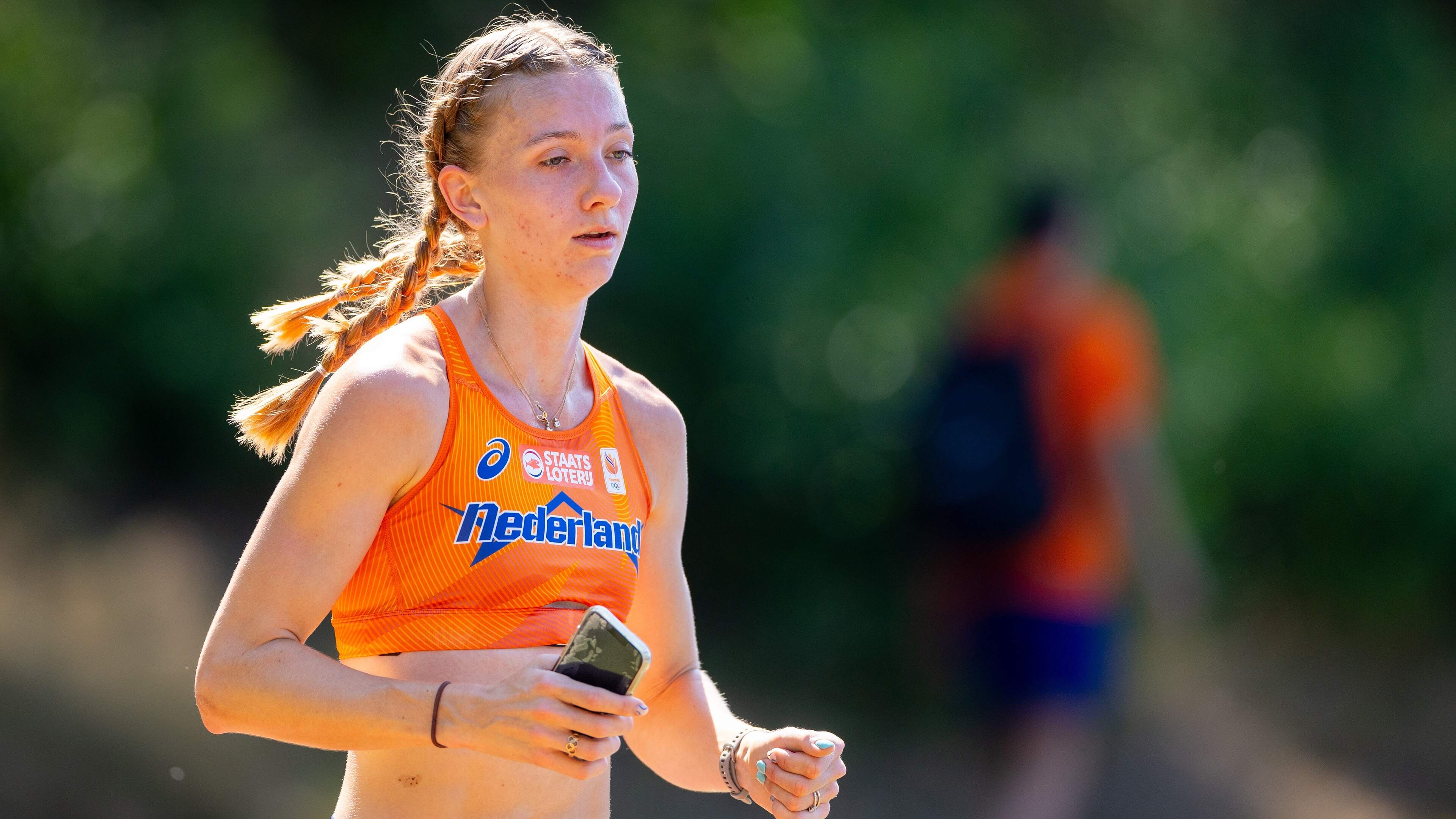 LIVE EK atletiek | Femke Broeders-Bol soepel naar finale 800 meter, topfavoriete Audrey Werro valt