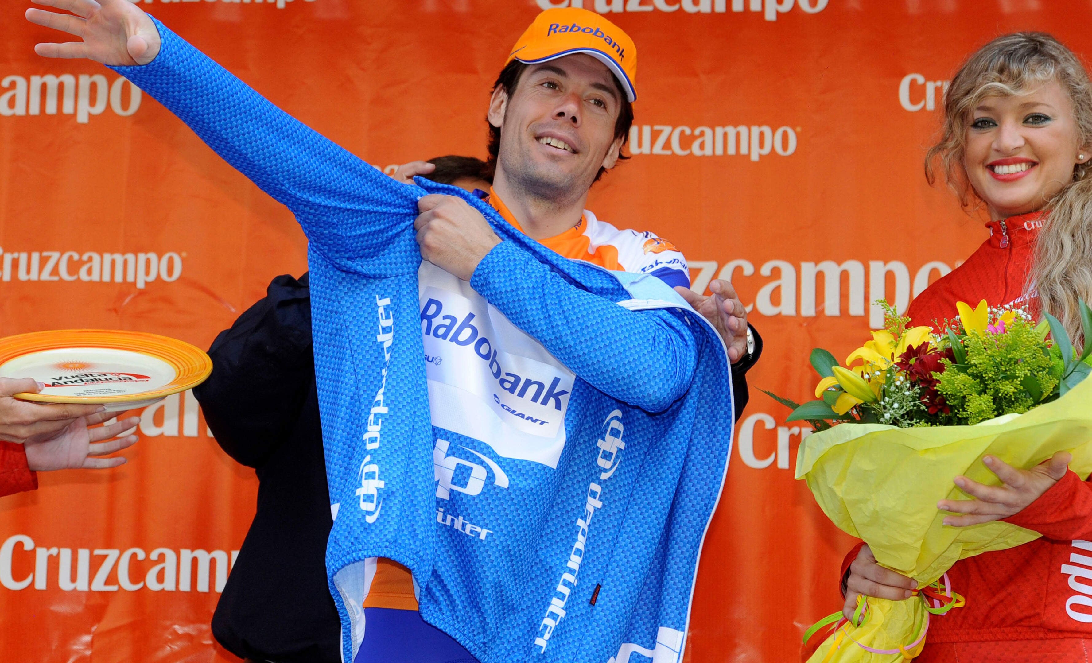 ’Drievoudig wereldkampioen en ex-Rabobank-coureur Oscar Freire opgepakt na klacht van zijn vrouw’