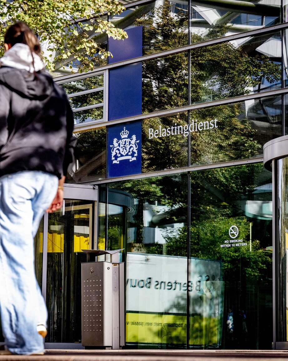 De Belastingdienst hoeft de vrouw geen vergoedingen mee te geven.