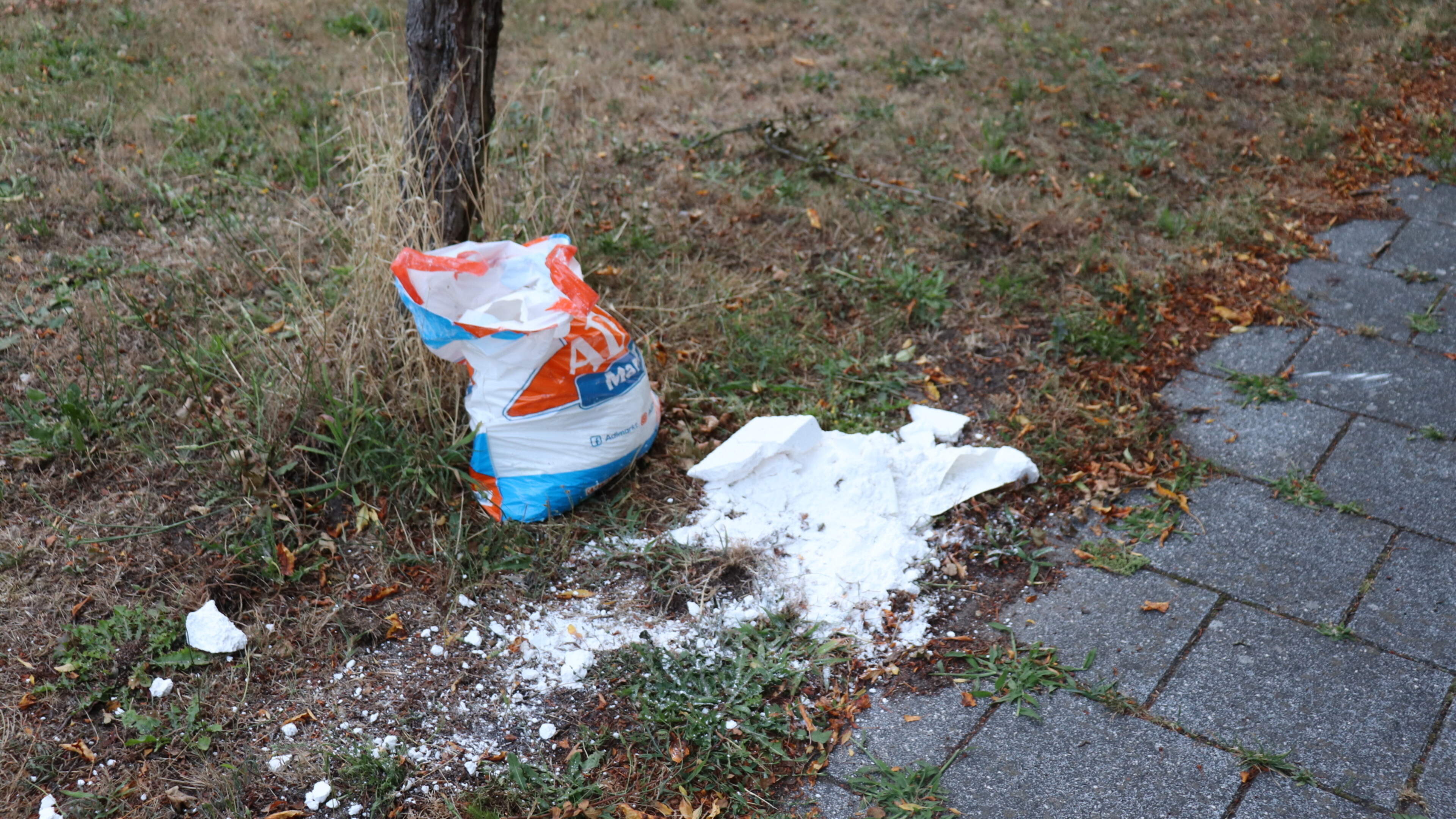 Criminelen slaan op de vlucht: boodschappentas met kilo’s cocaïne op straat aangetroffen