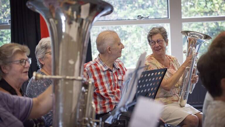 „Het maatschappelijk rendement van deze loterijen is enorm”, schetst prof. Schuyt. „Elk jaar rond de 500 miljoen euro voor onder andere vrijwilligersorganisaties, buurtinitiatieven, cultuur- en sportverenigingen.  Allemaal steun voor het maatschappelijk middenveld waar de veelgeprezen verbindingen worden gemaakt.”
