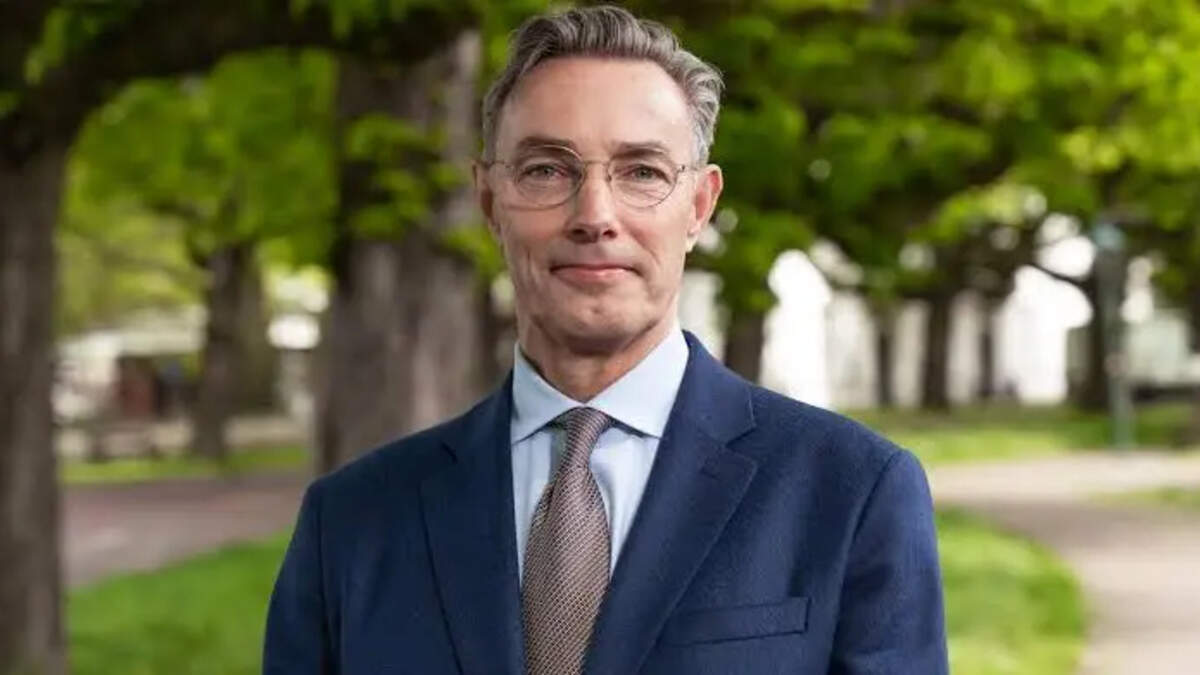 VVDヴァン・デ・サンデン上院議員は、イエルゴスのコースに対する批判のために辞任する