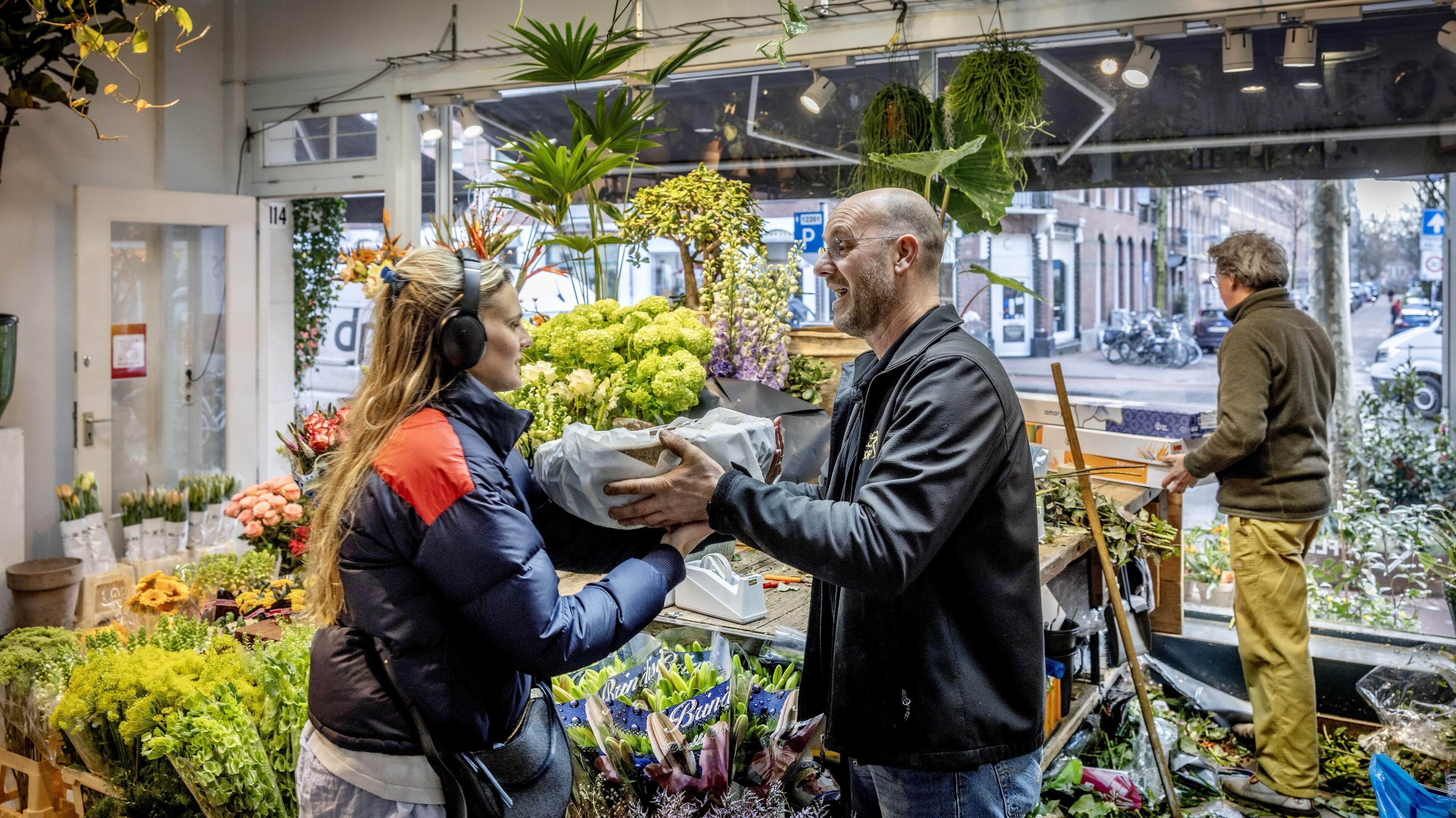 Moederdagstress: mannen vaak lastminute op zoek naar (kunst)bloemen, parfum en verzorgingsproducten