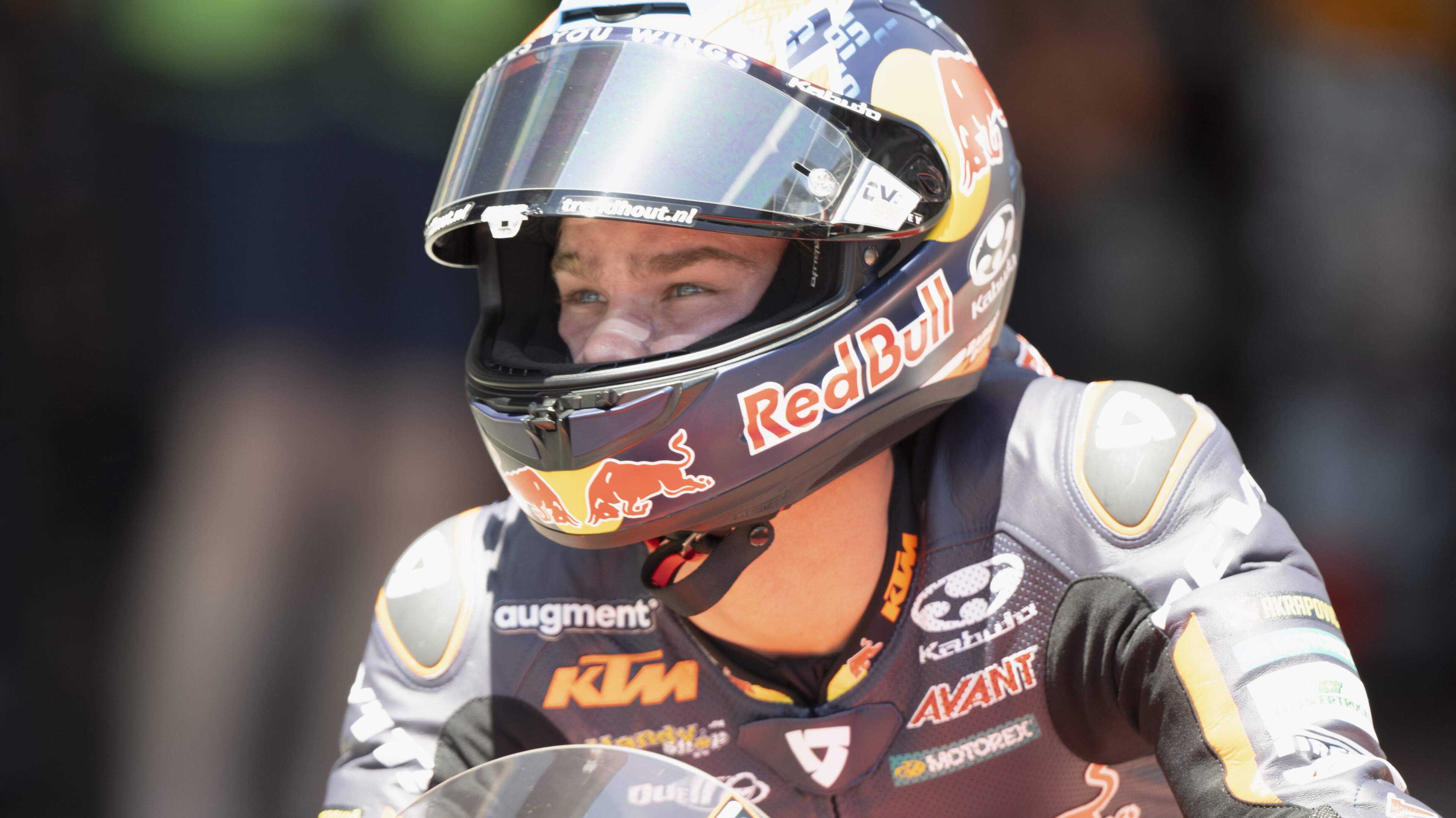 Waar ligt de racetoekomst van Collin Veijer: bij Red Bull KTM Ajo of toch elders? ’De druk is momenteel nog te hoog voor hem’