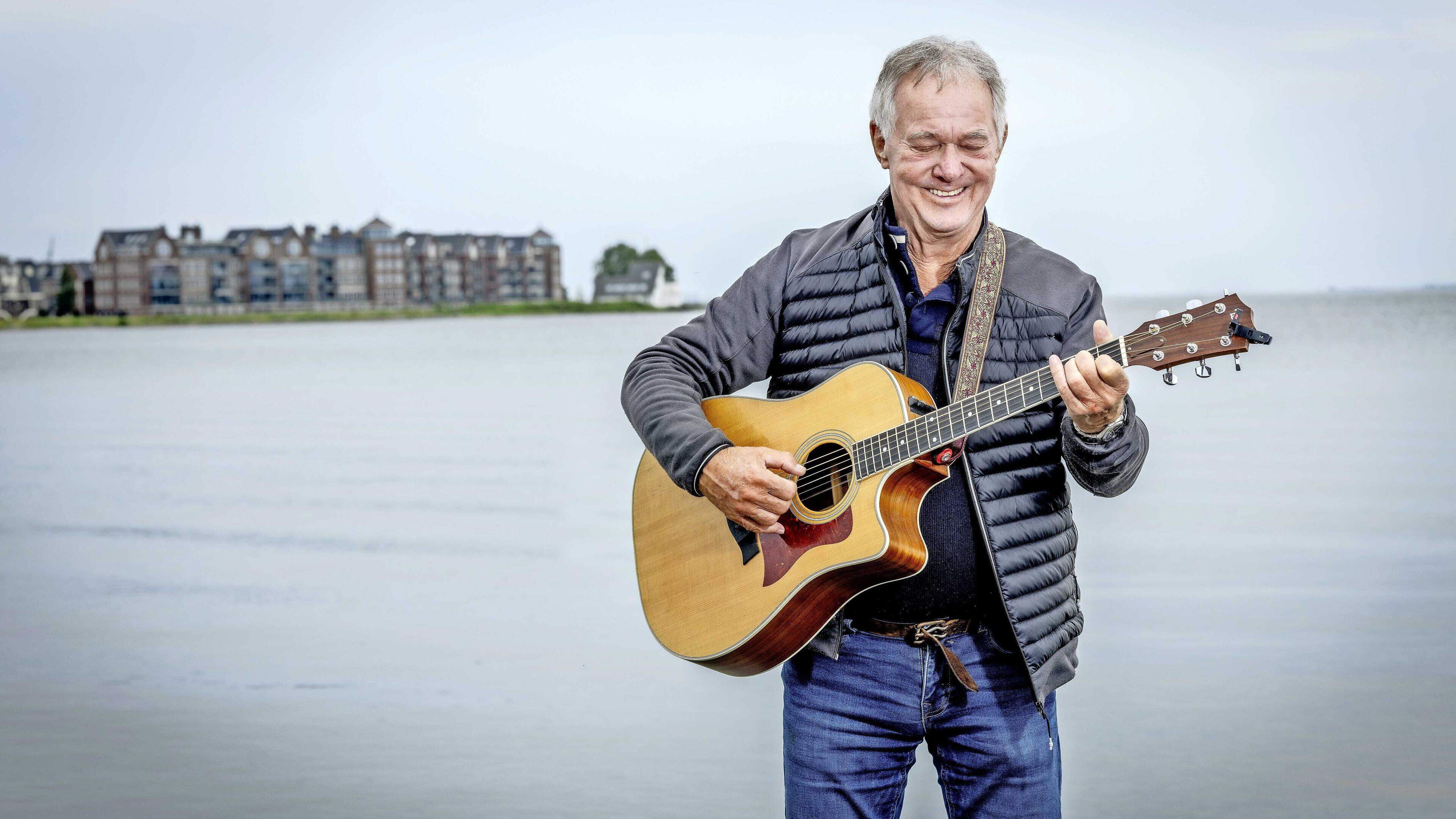 Harrie Jekkers (75) stopt ermee en speelt zondag zijn laatste show: ’Ik hoef niet te sterven op het podium’