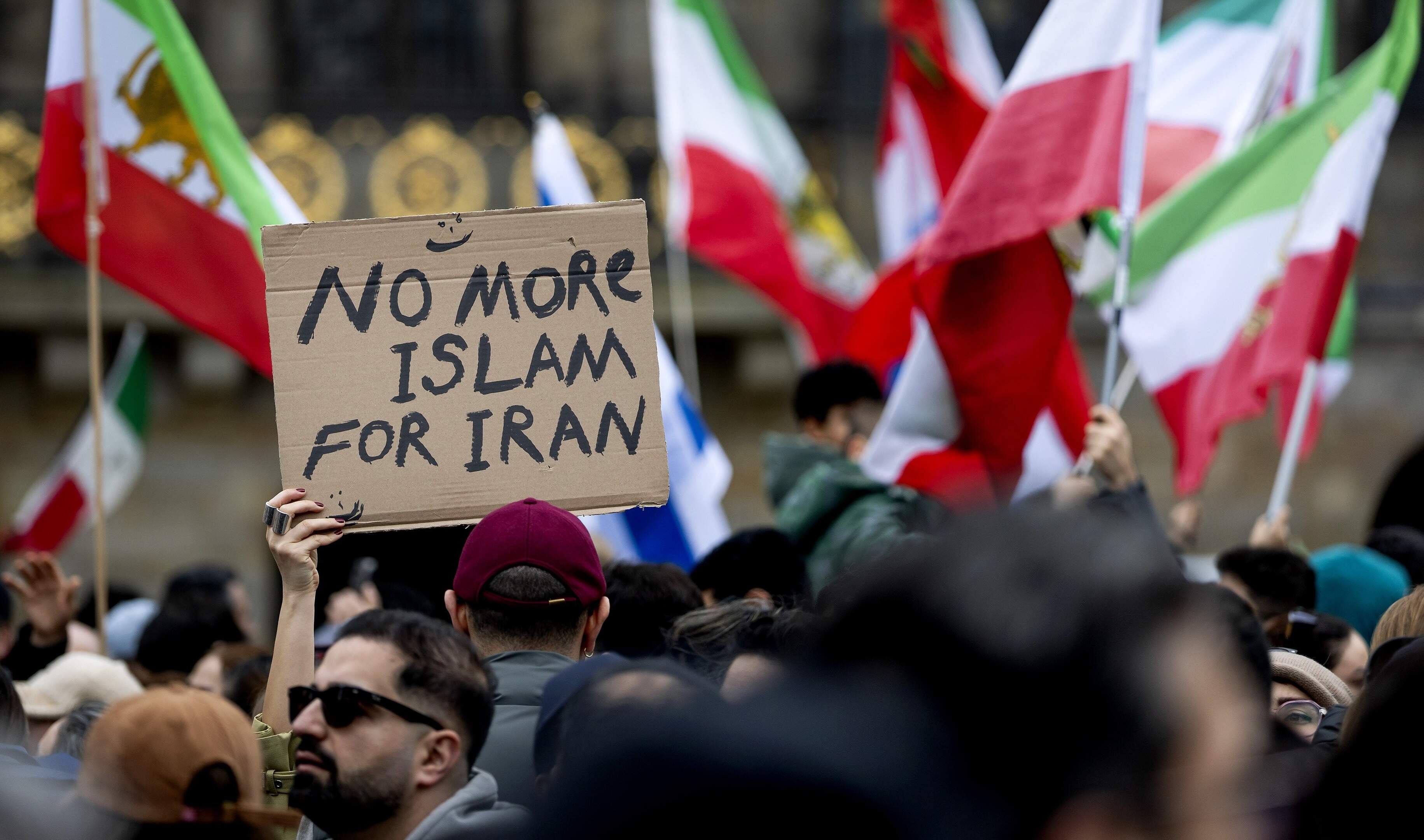 Regime text messages and death threats: Iranian asylum seekers feel unsafe even in the Netherlands