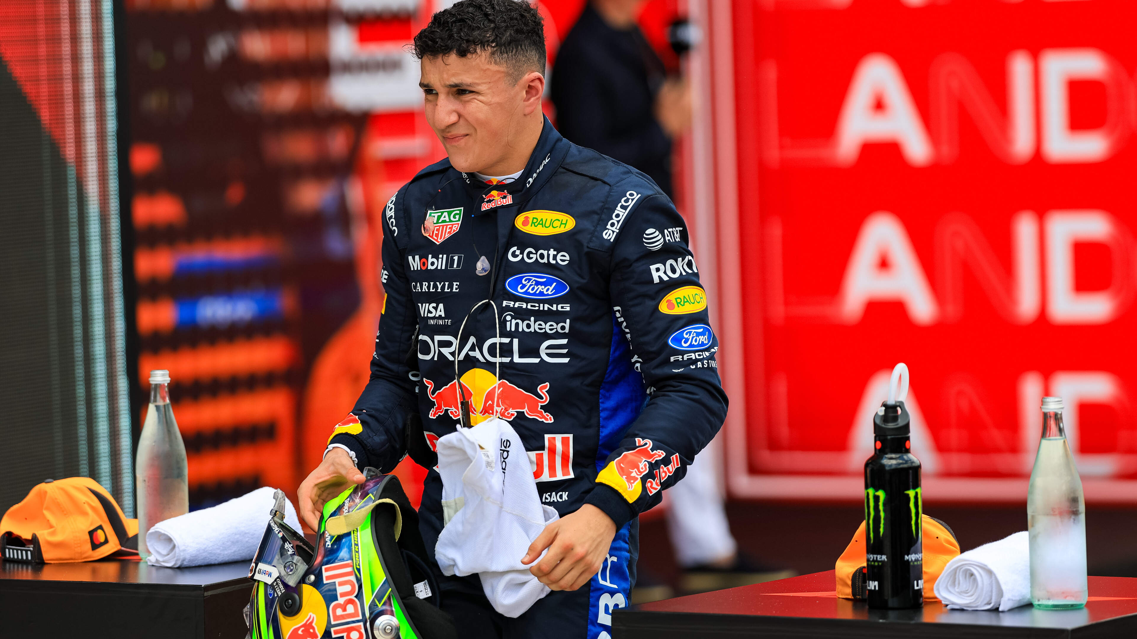 Isack Hadjar gediskwalificeerd: teamgenoot van Max Verstappen start achteraan in Grand Prix van Miami
