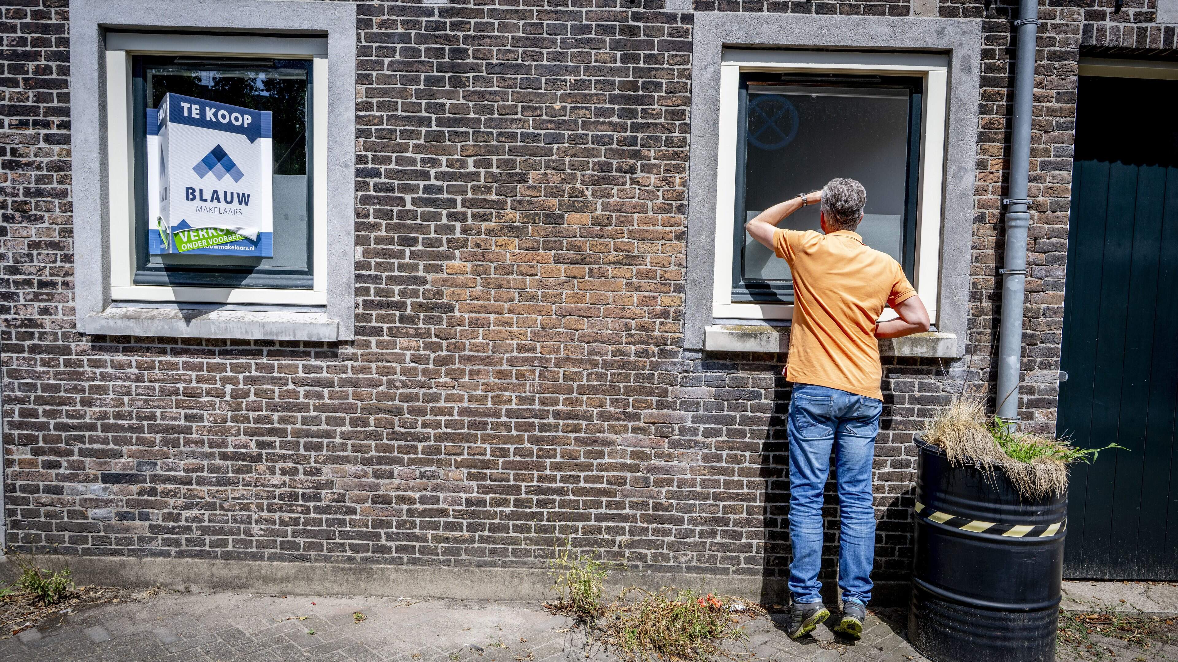 Hypotheekrentes massaal verder omhoog, kopers hebben haast: ’Ongekend voor deze tijd van het jaar’